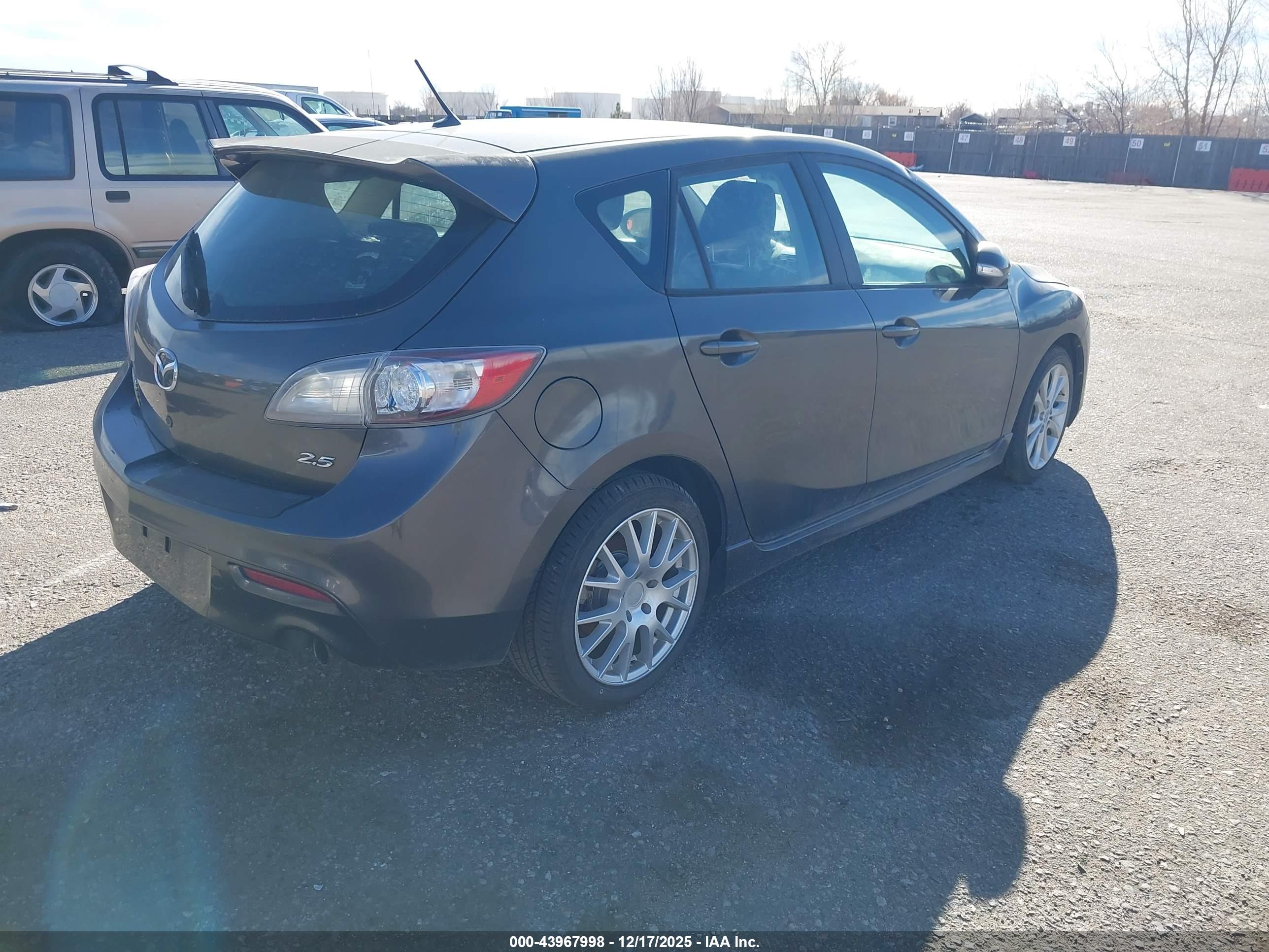 MAZDA MAZDA3 image 4