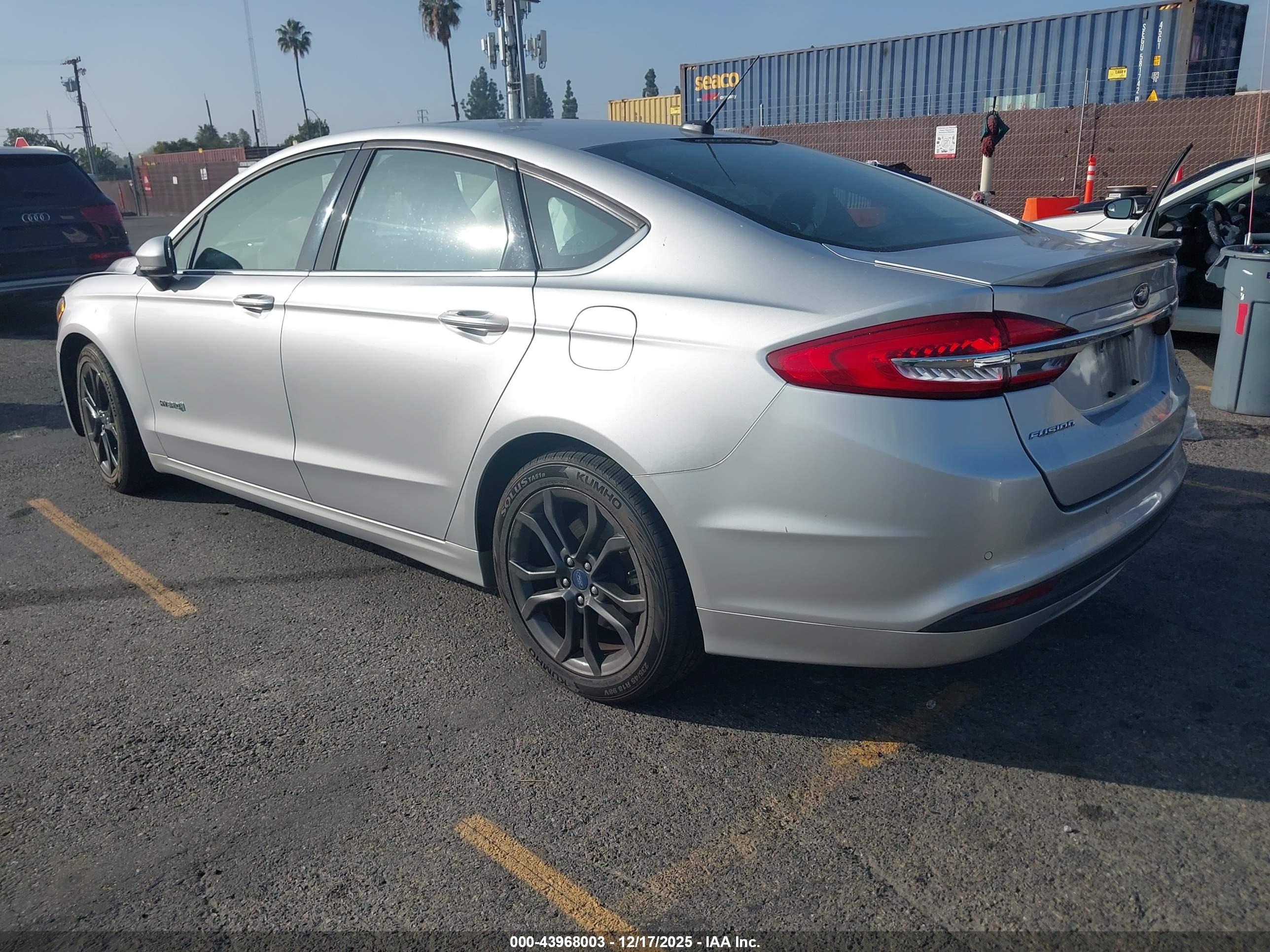 FORD FUSION image 3