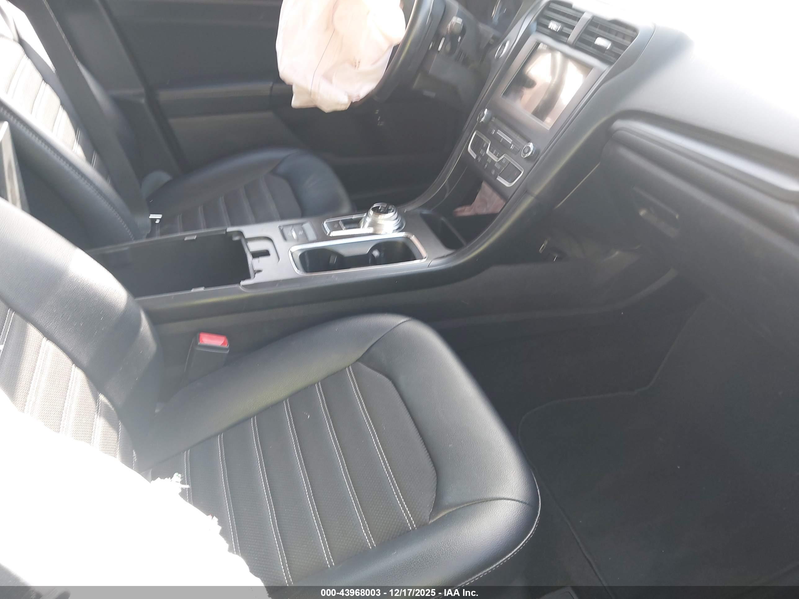 FORD FUSION image 5