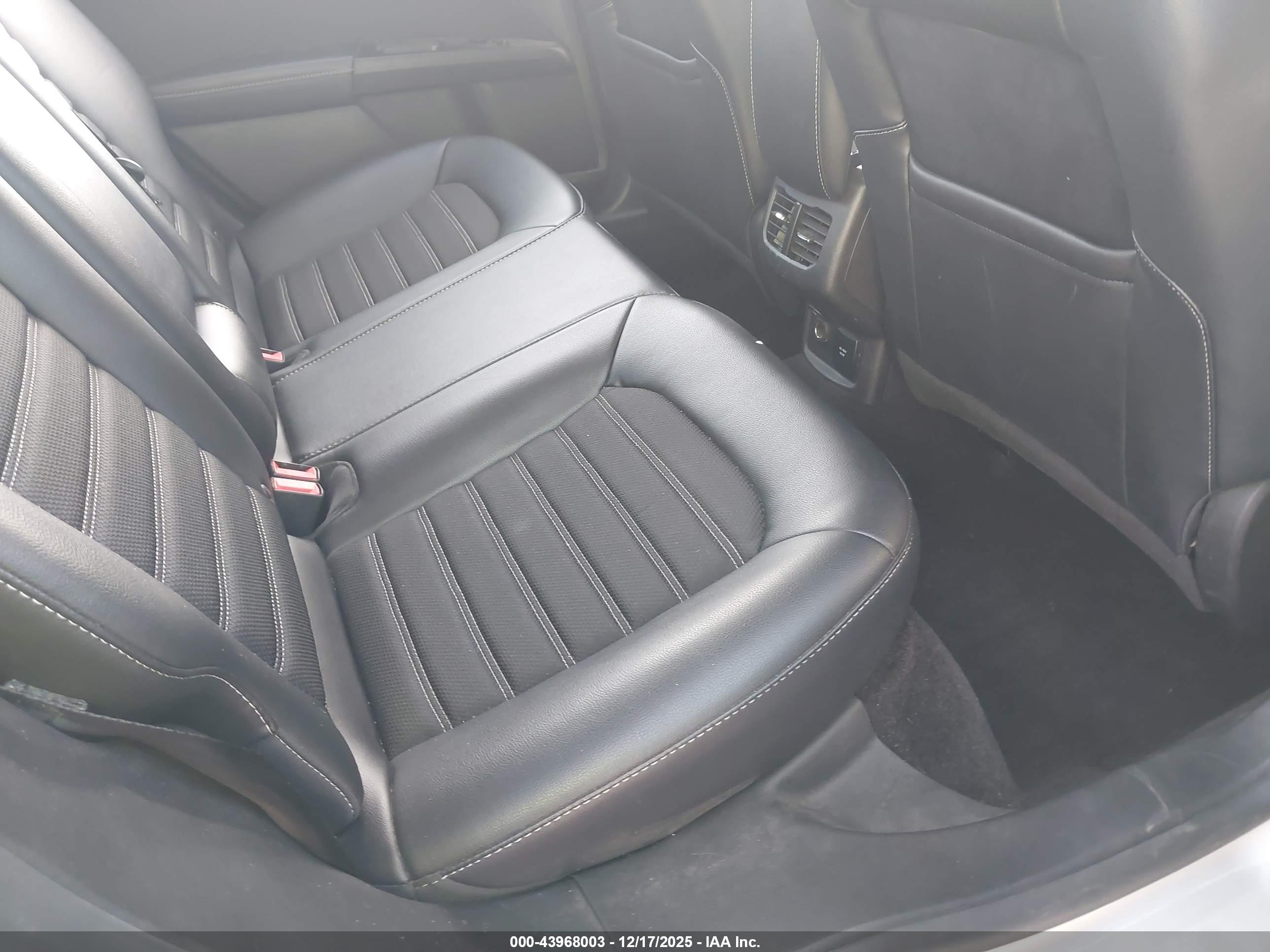 FORD FUSION image 8
