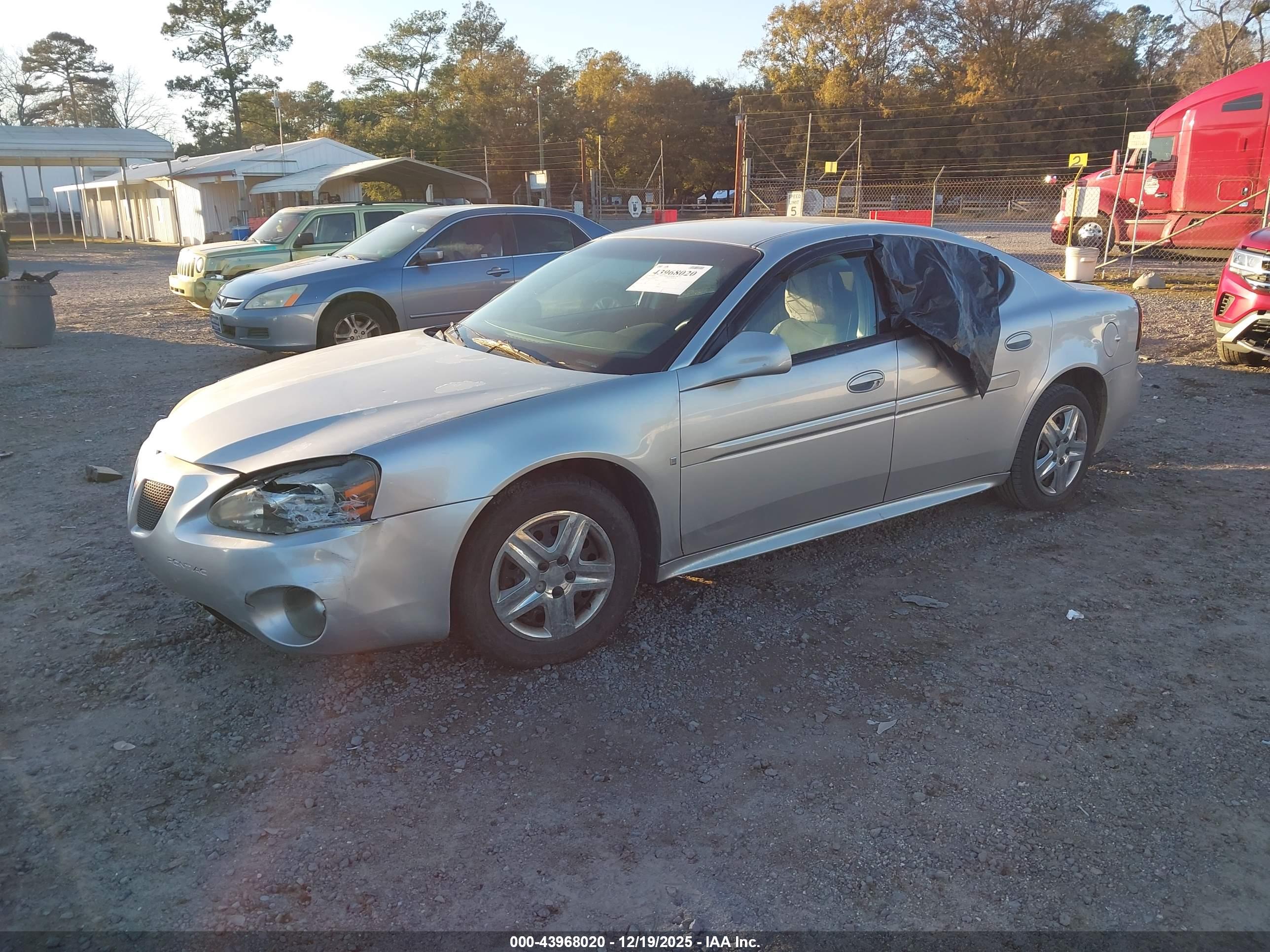 PONTIAC GRAND image 2