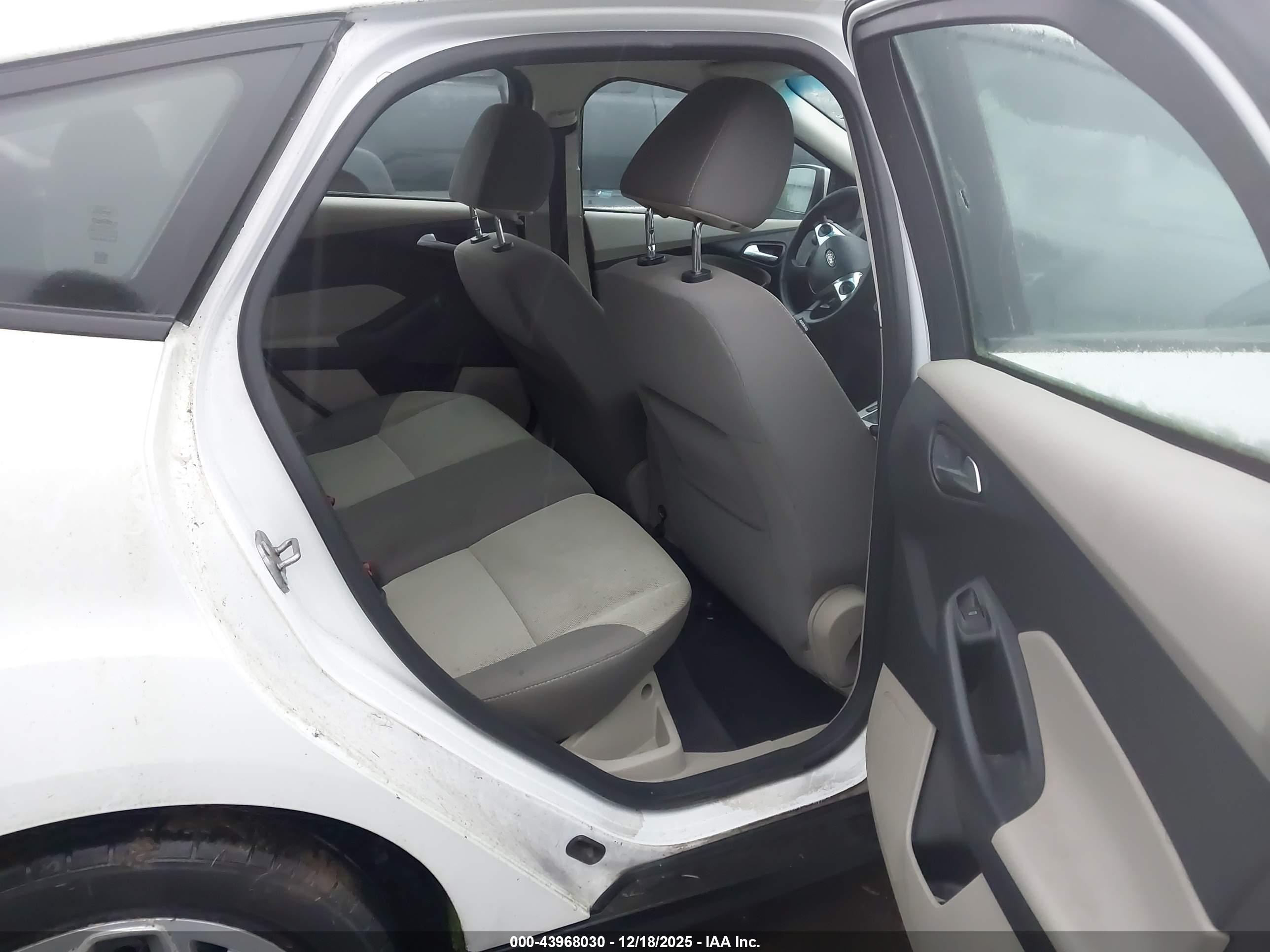 FORD FOCUS image 8