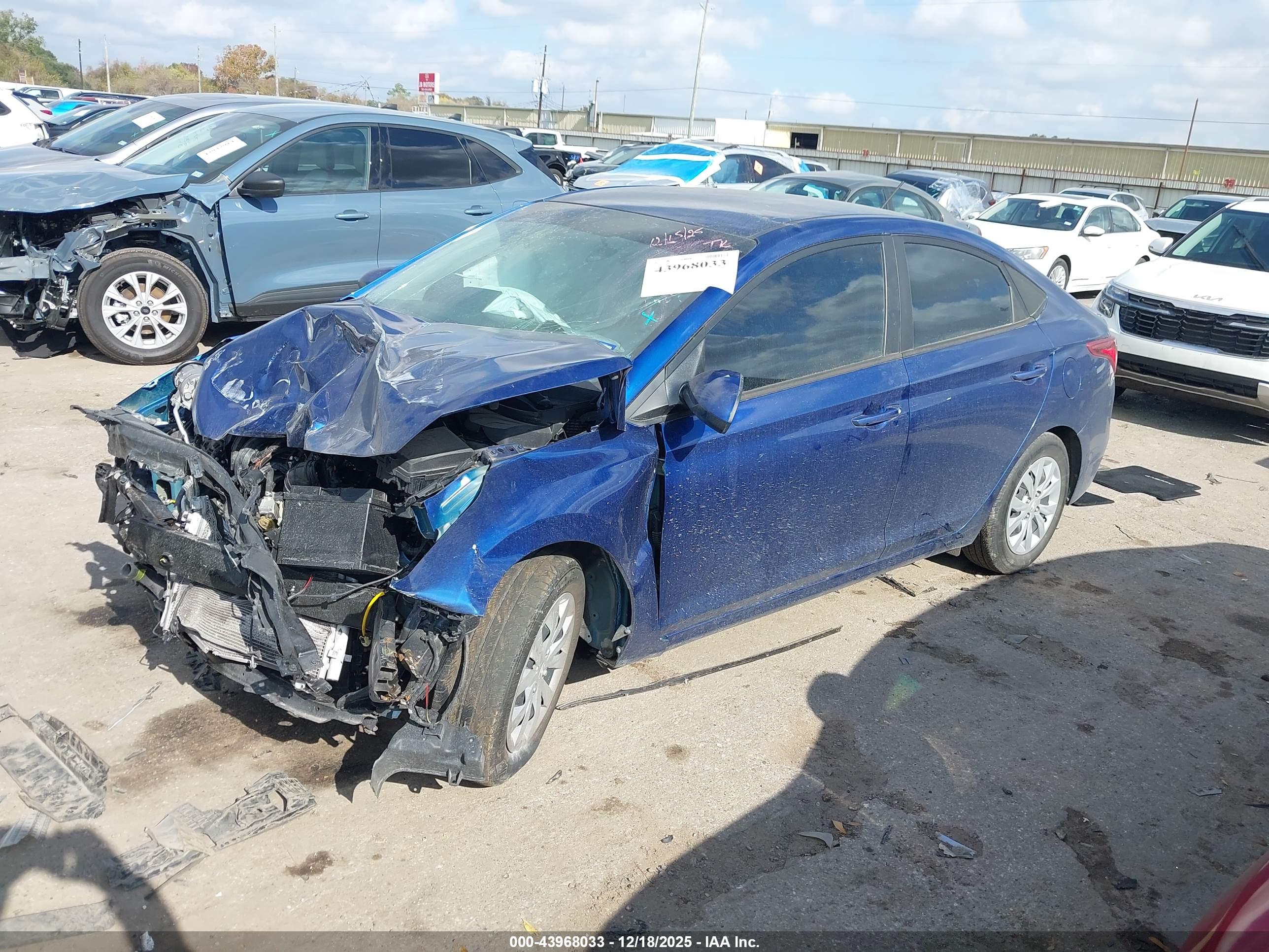 HYUNDAI ACCENT image 2