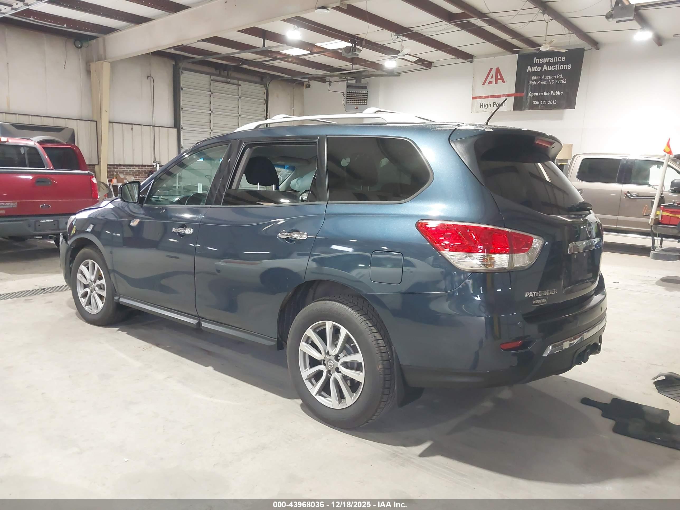 NISSAN PATHFINDER image 3