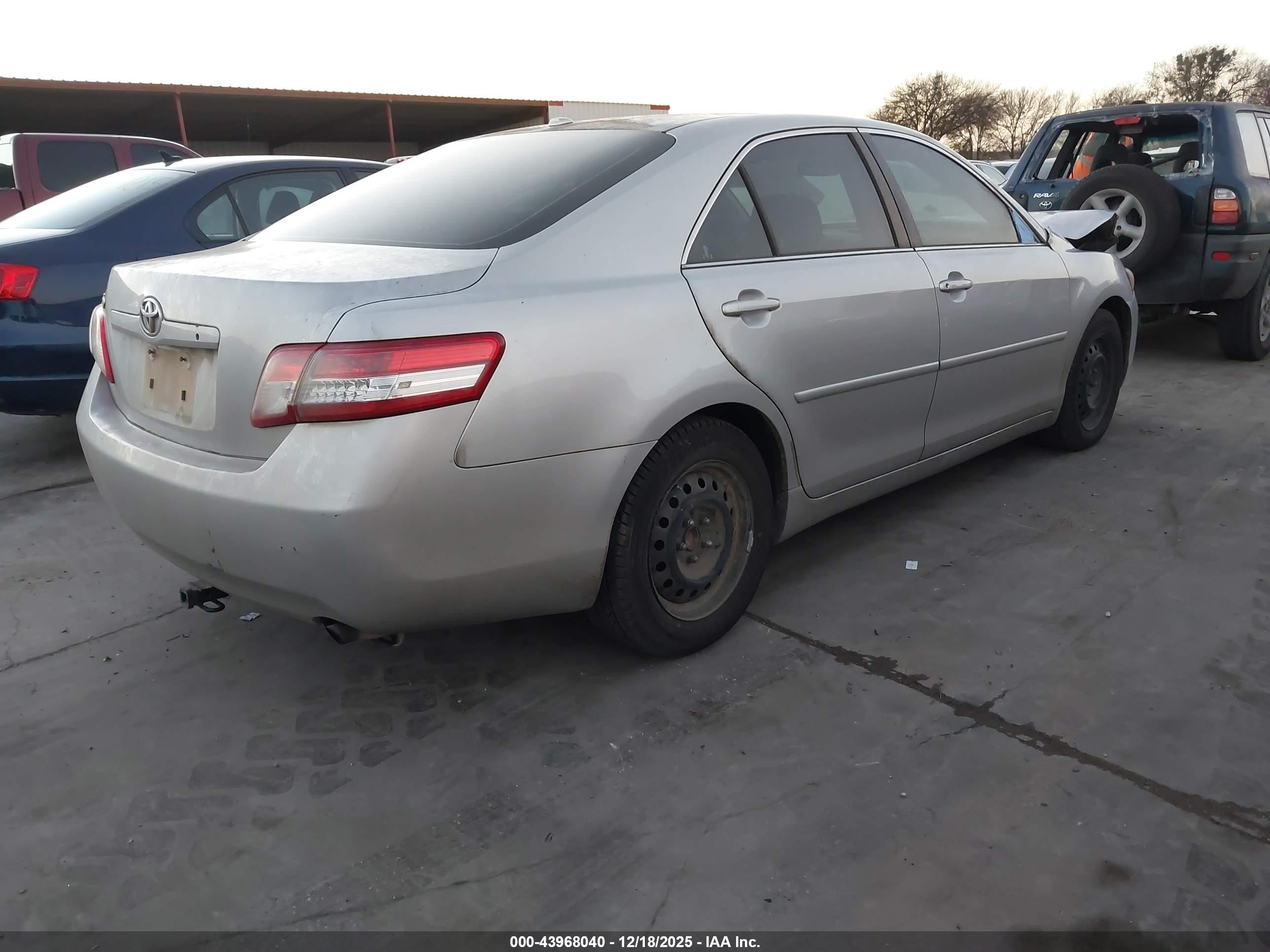 TOYOTA CAMRY image 4