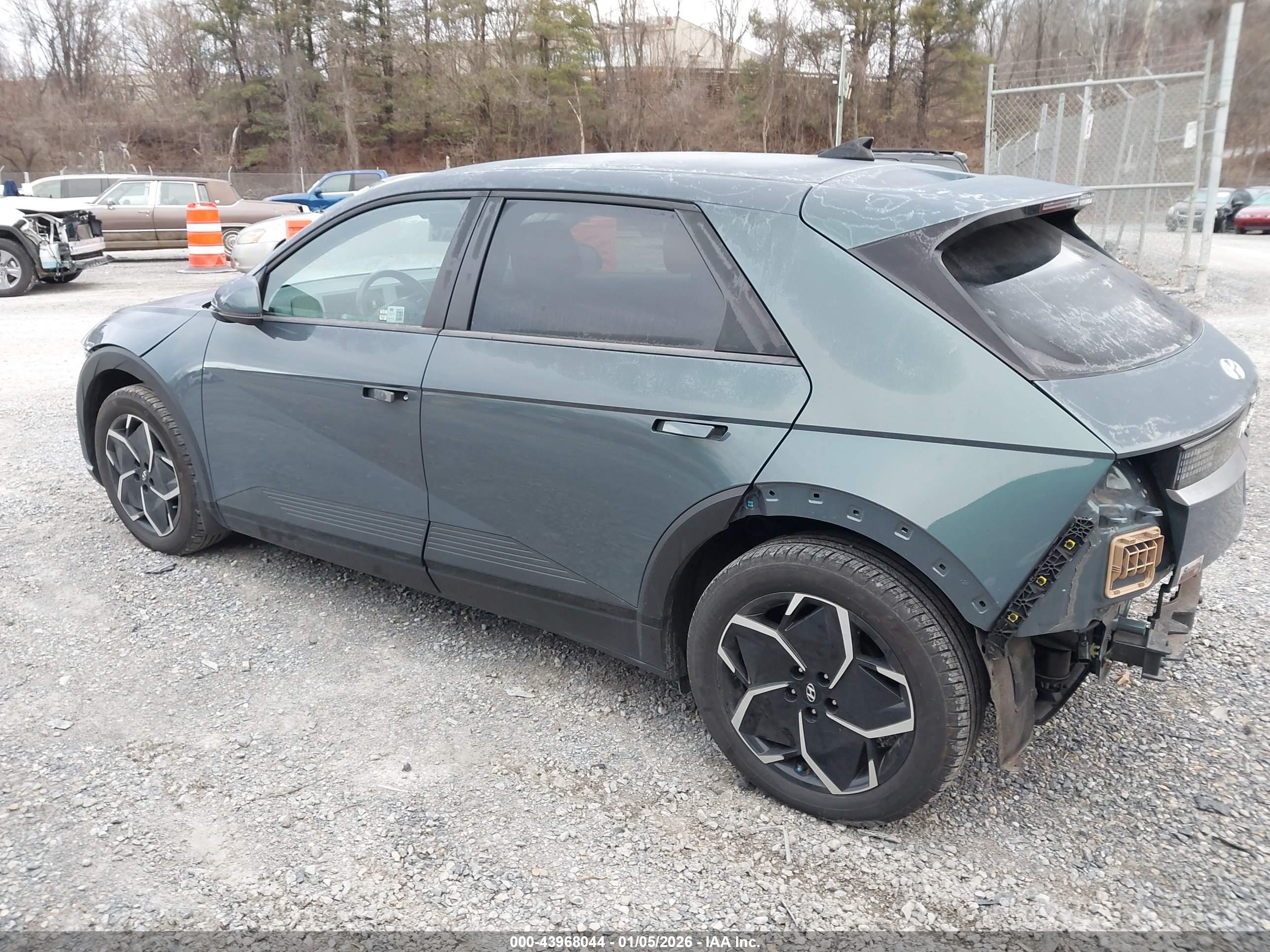 HYUNDAI IONIQ image 3