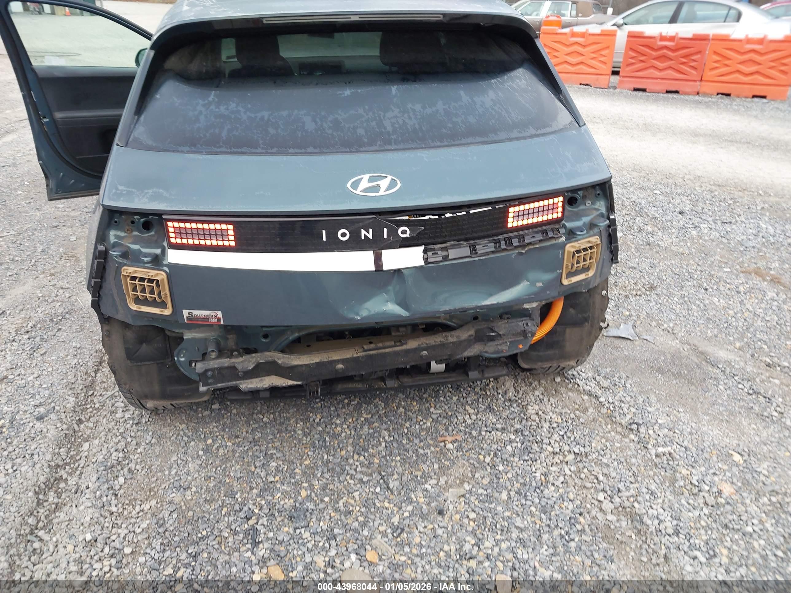 HYUNDAI IONIQ image 6