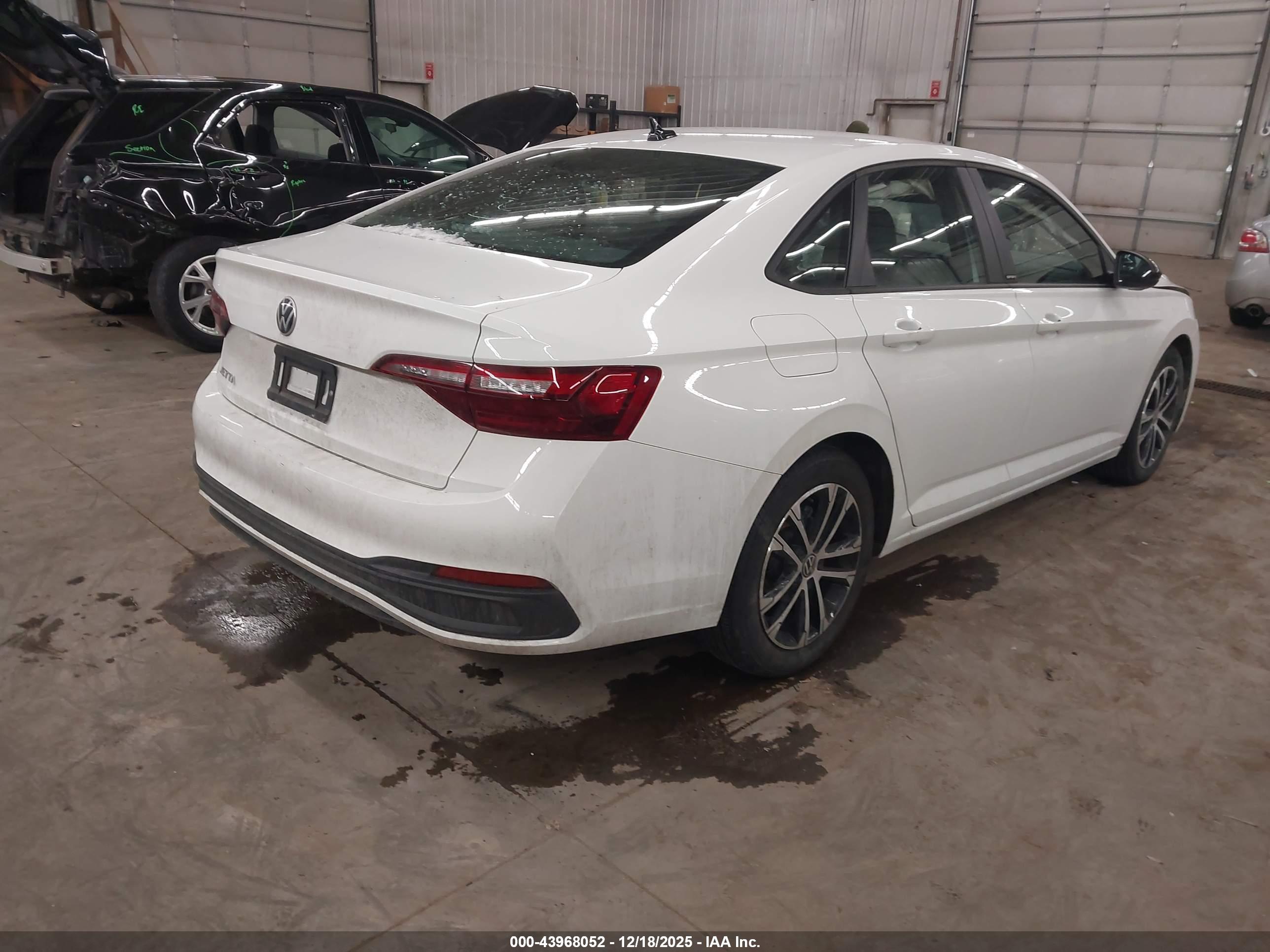 VOLKSWAGEN JETTA image 4