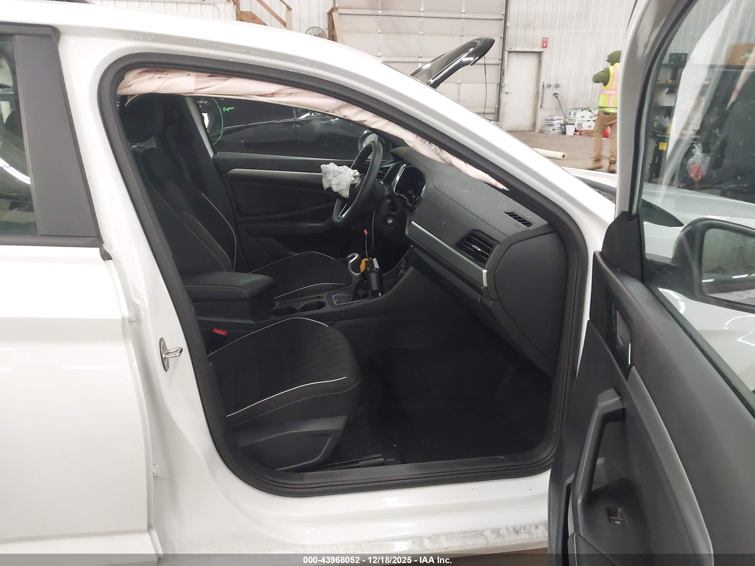 VOLKSWAGEN JETTA image 5