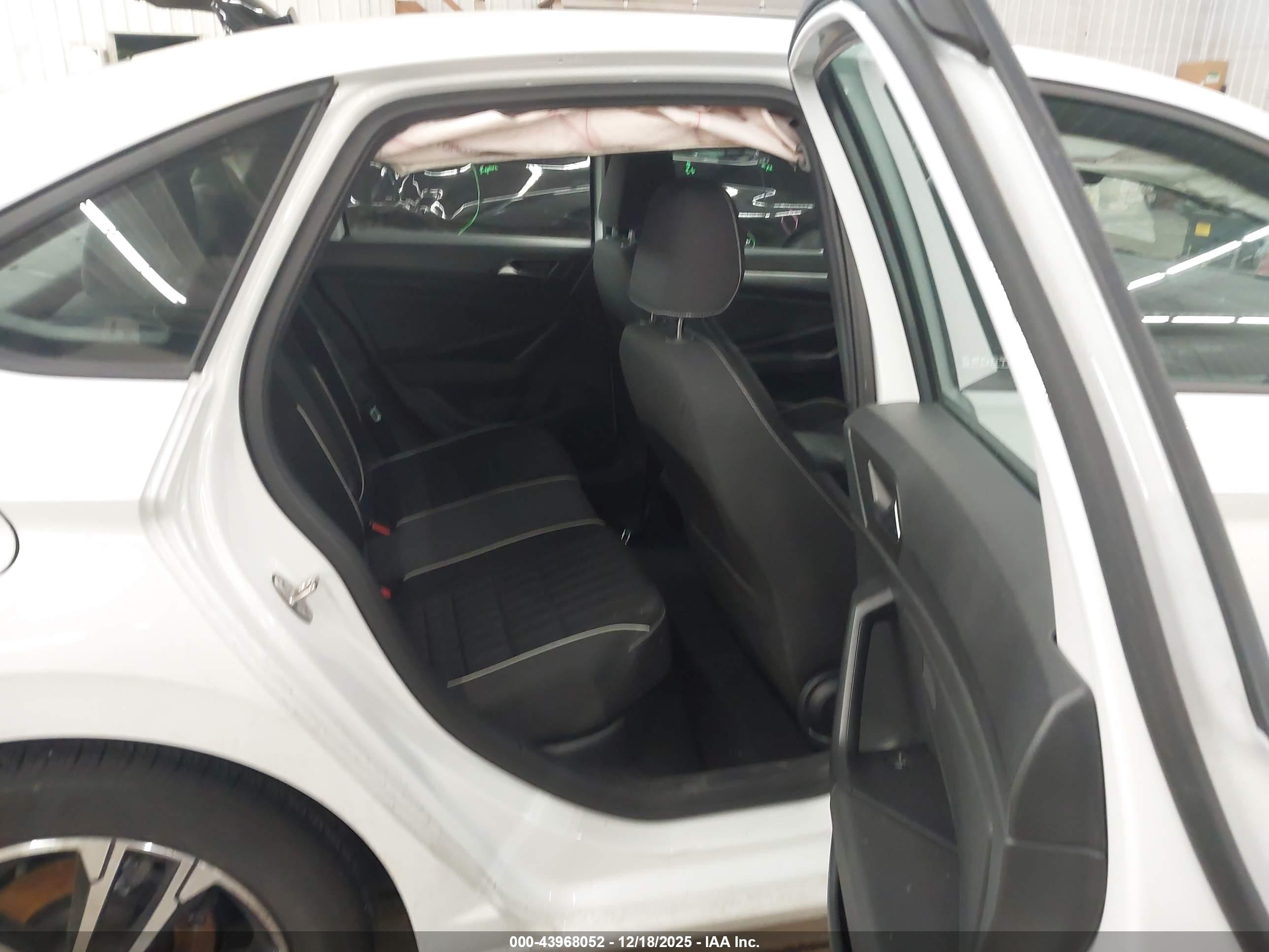 VOLKSWAGEN JETTA image 8