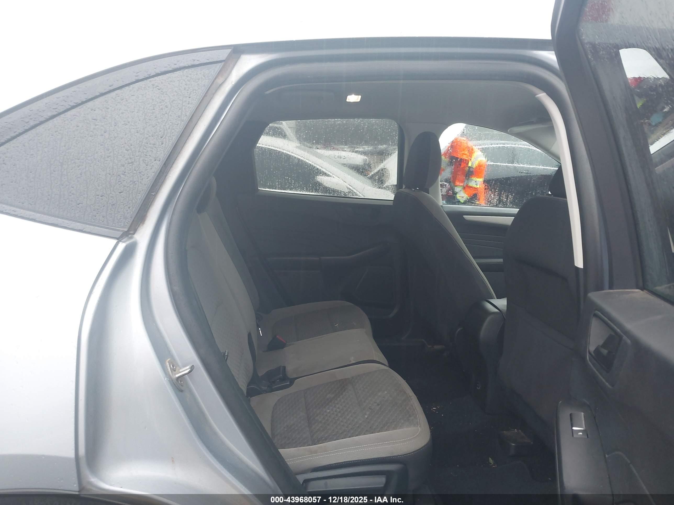 FORD ESCAPE image 8
