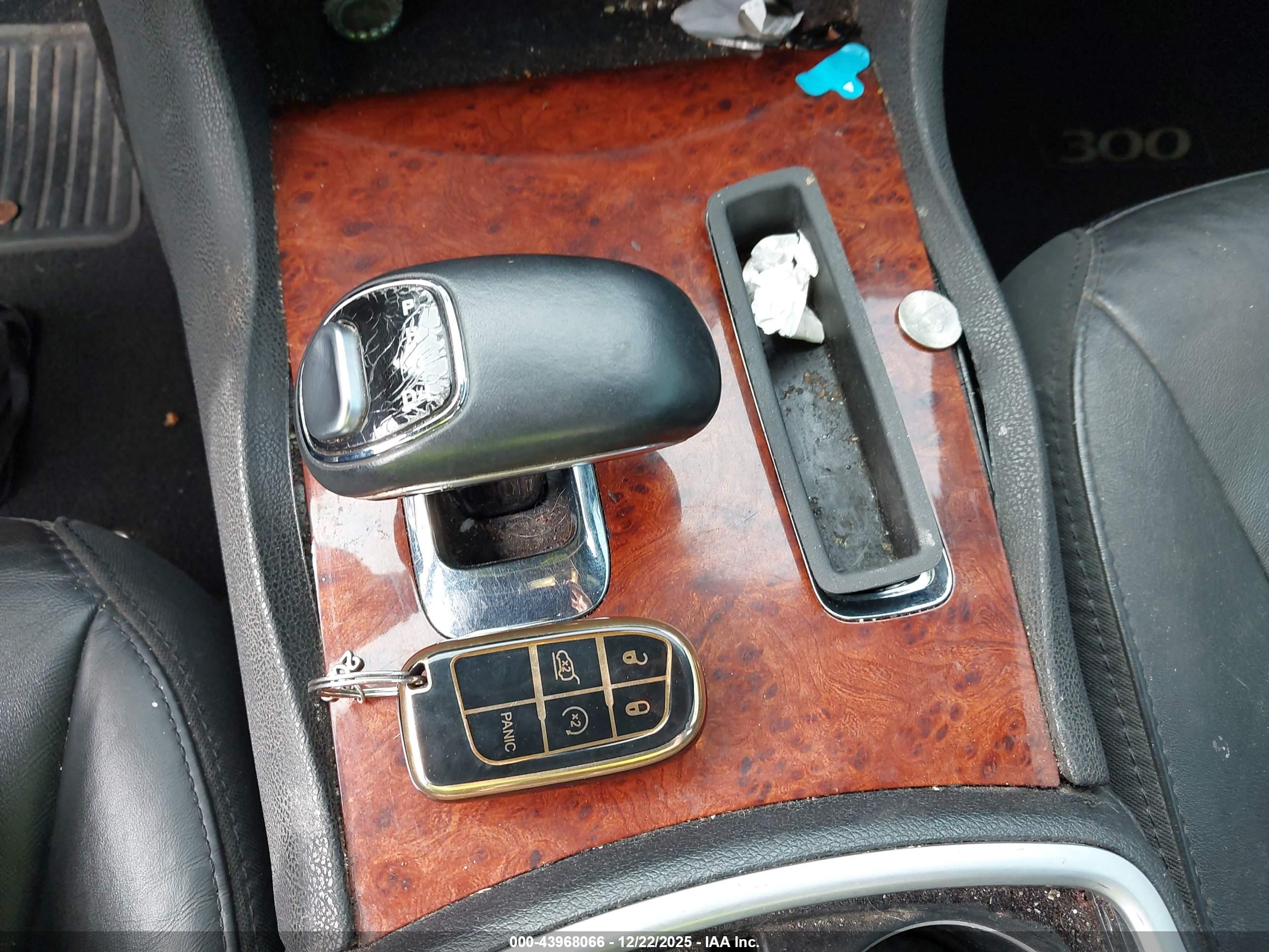 CHRYSLER 300 image 11