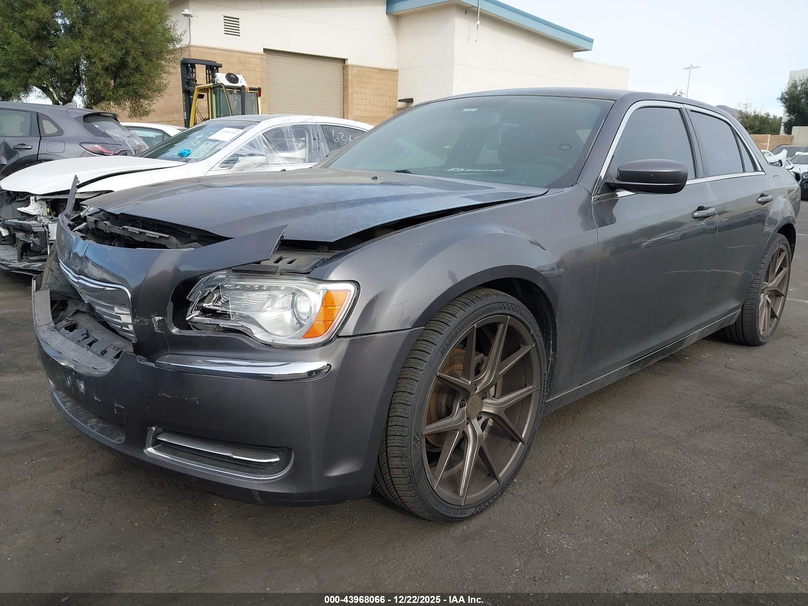 CHRYSLER 300 image 2