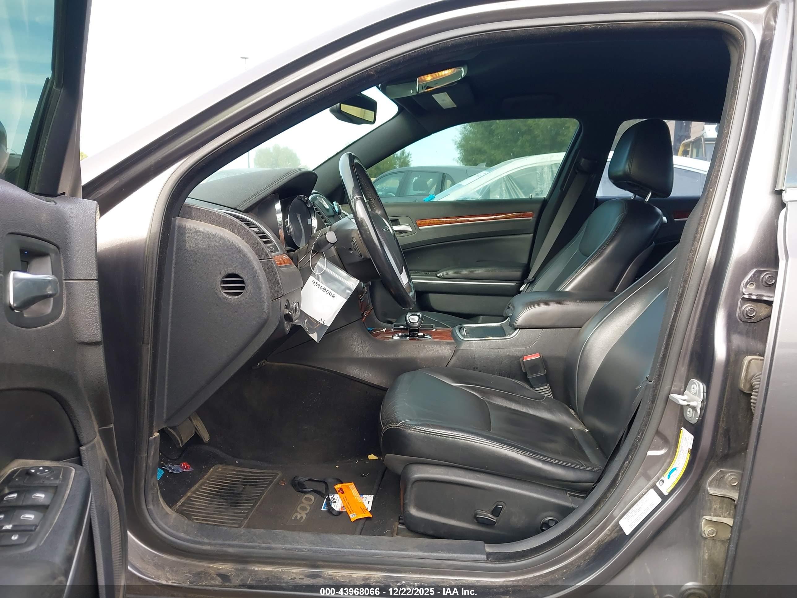 CHRYSLER 300 image 5