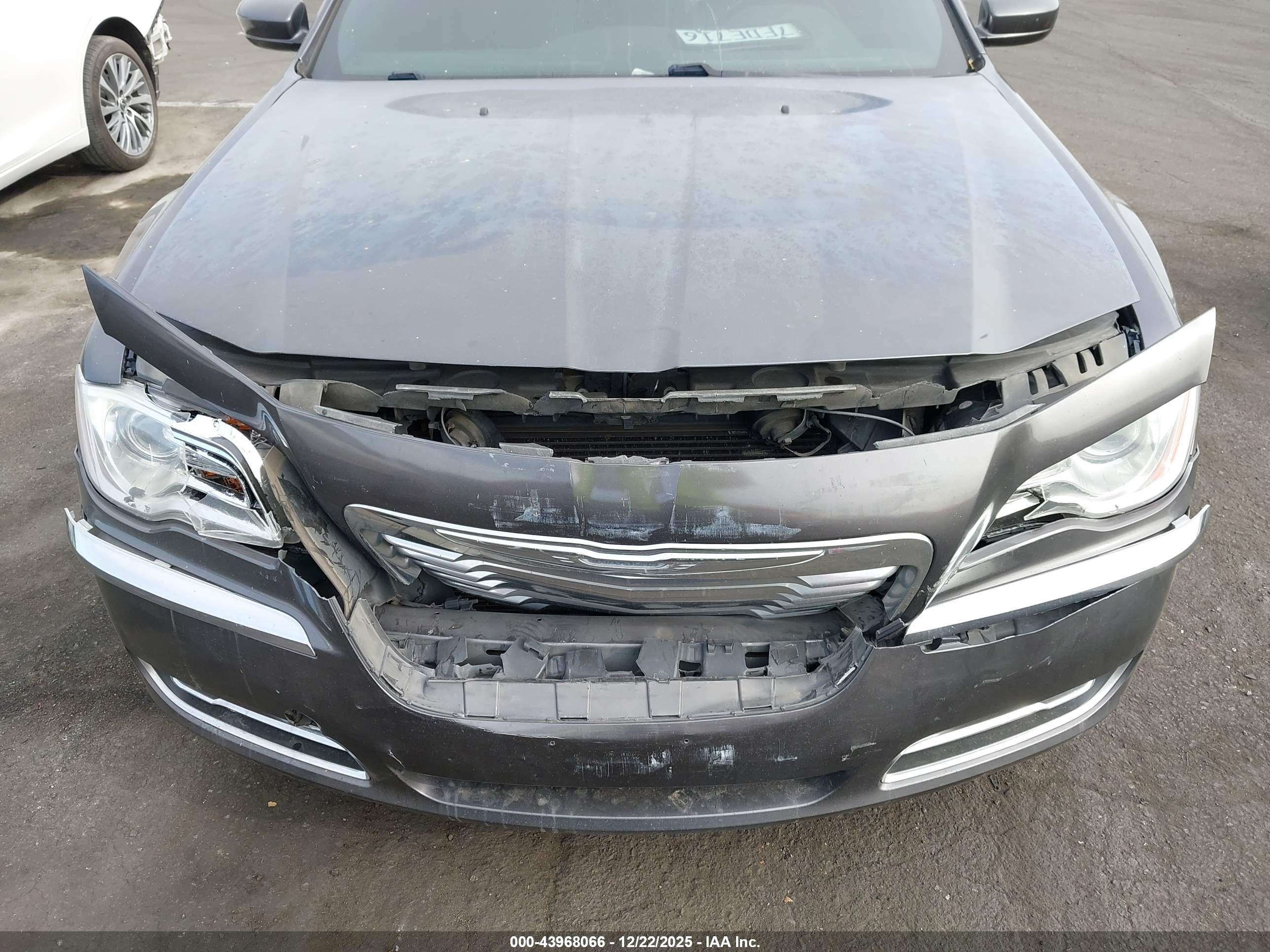 CHRYSLER 300 image 6