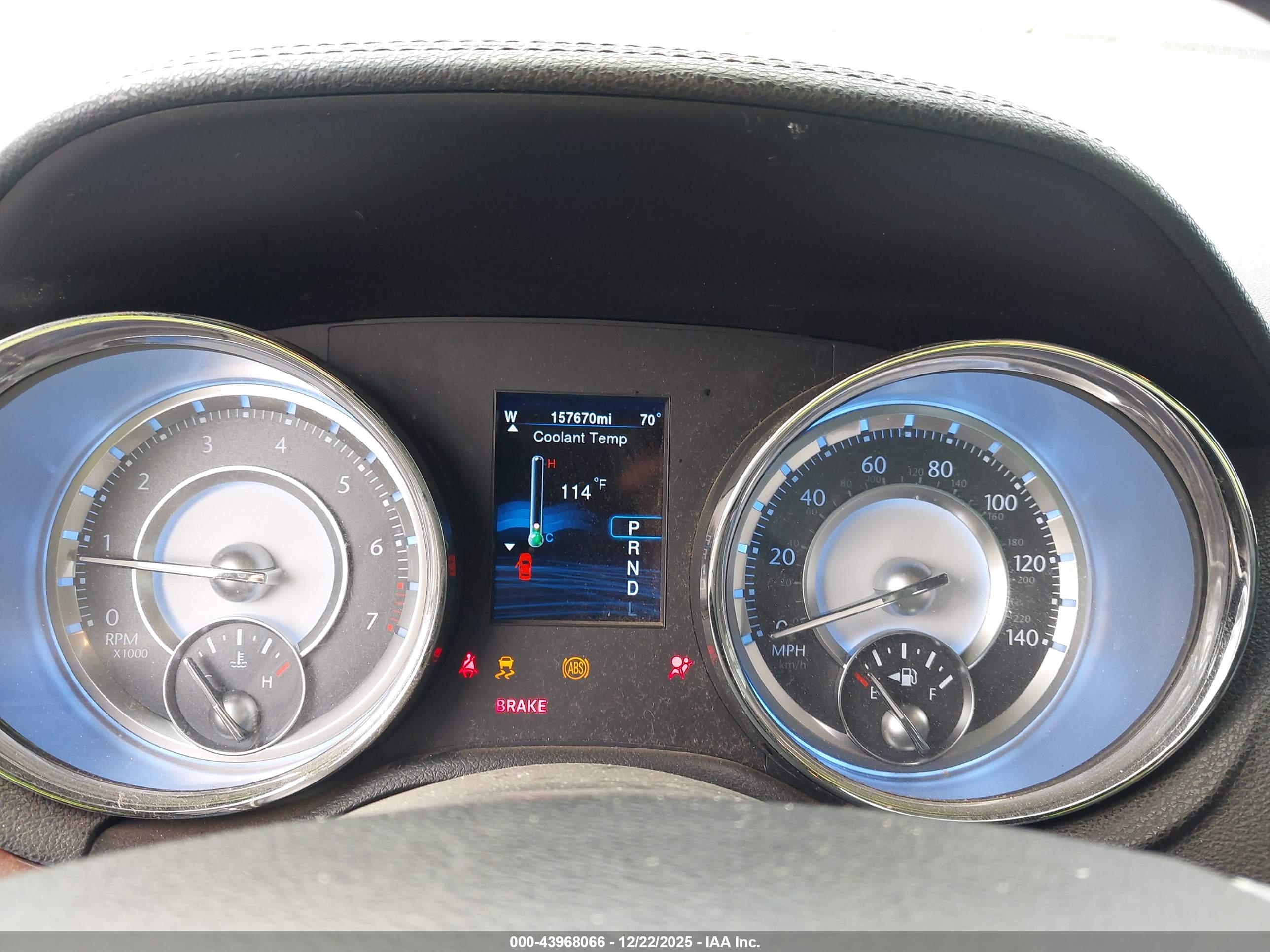 CHRYSLER 300 image 7