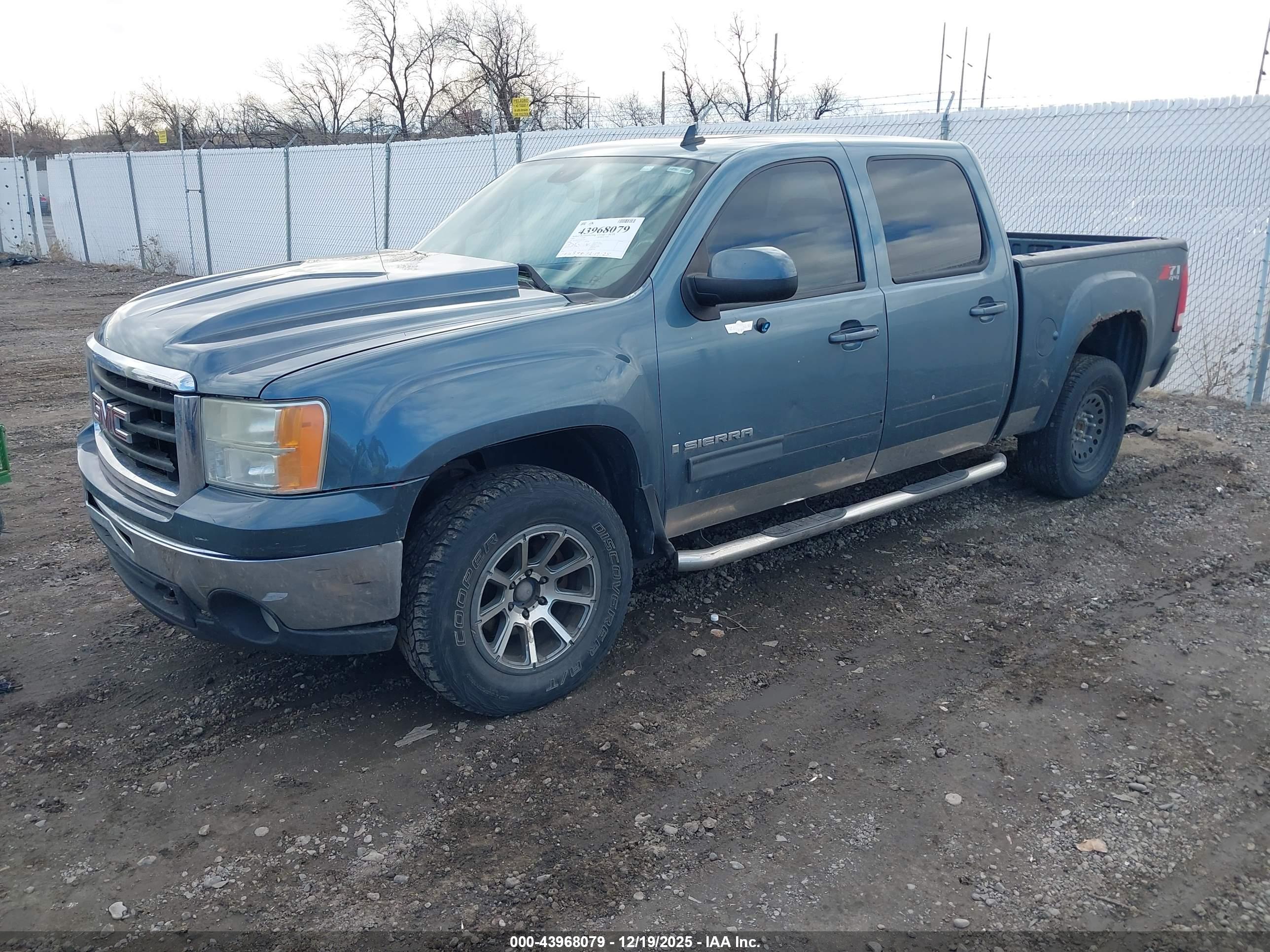 GMC SIERRA image 2
