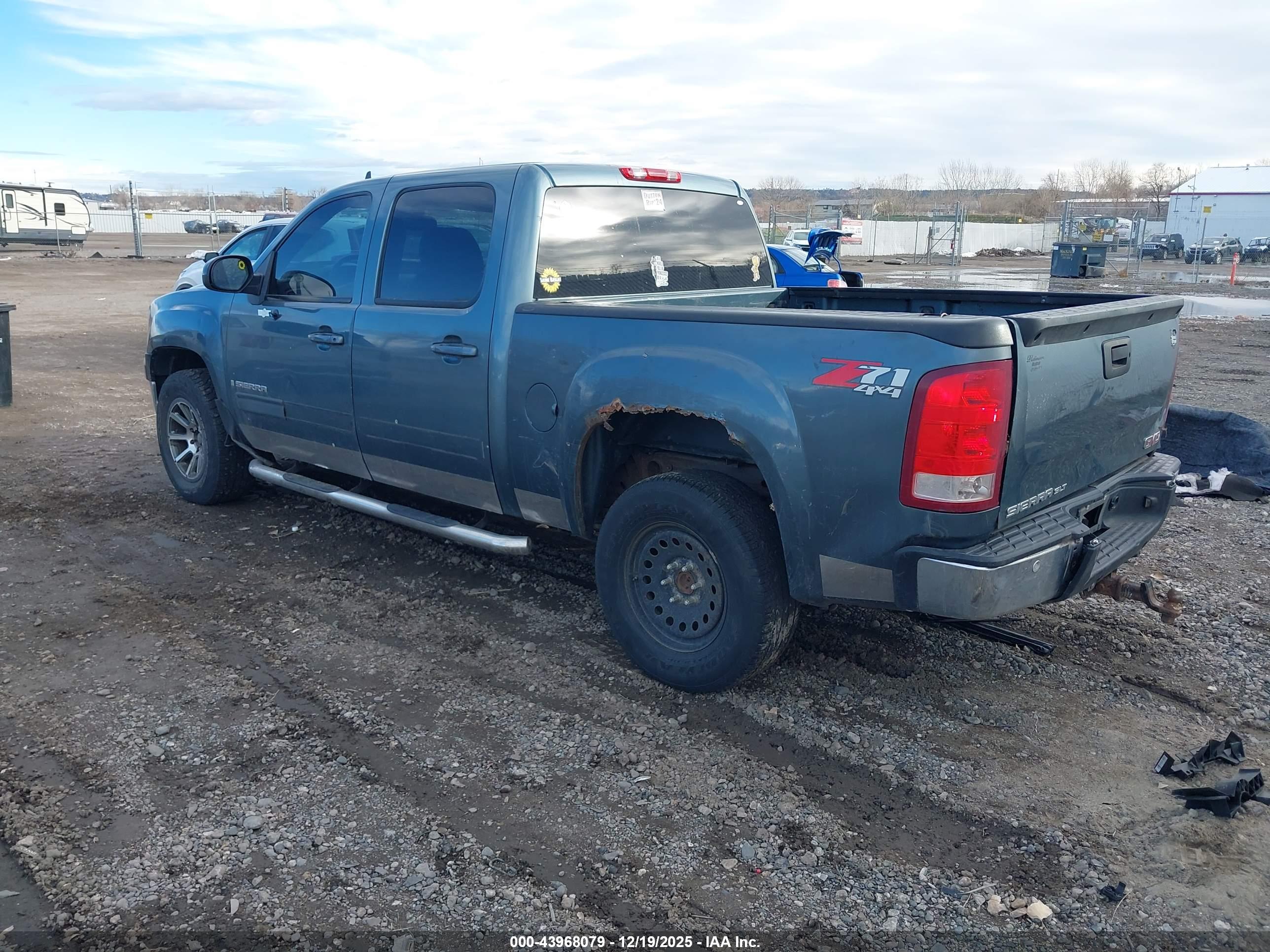 GMC SIERRA image 3
