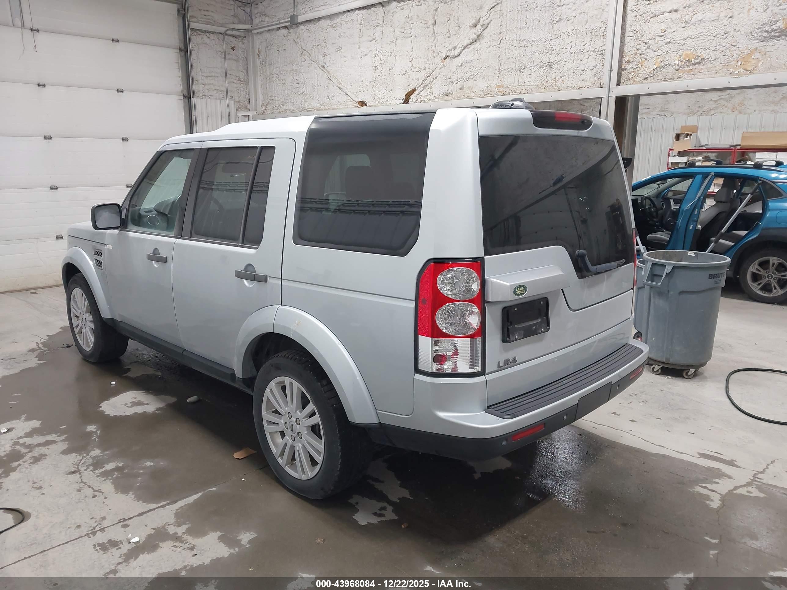 LAND ROVER image 3