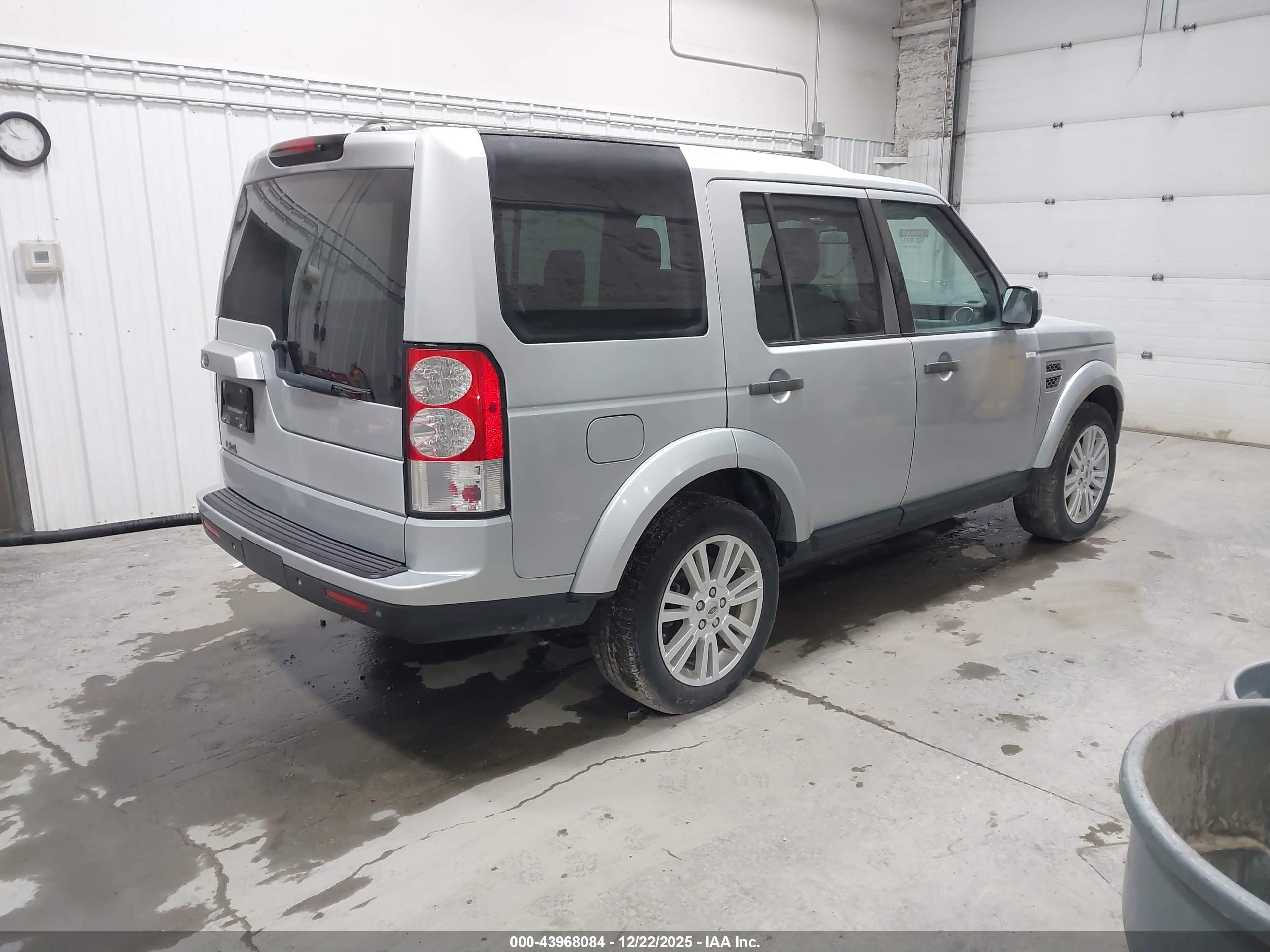 LAND ROVER image 4