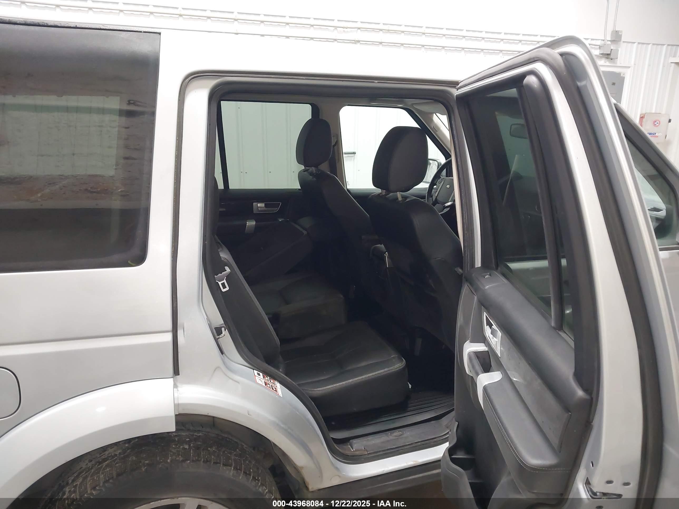 LAND ROVER image 8