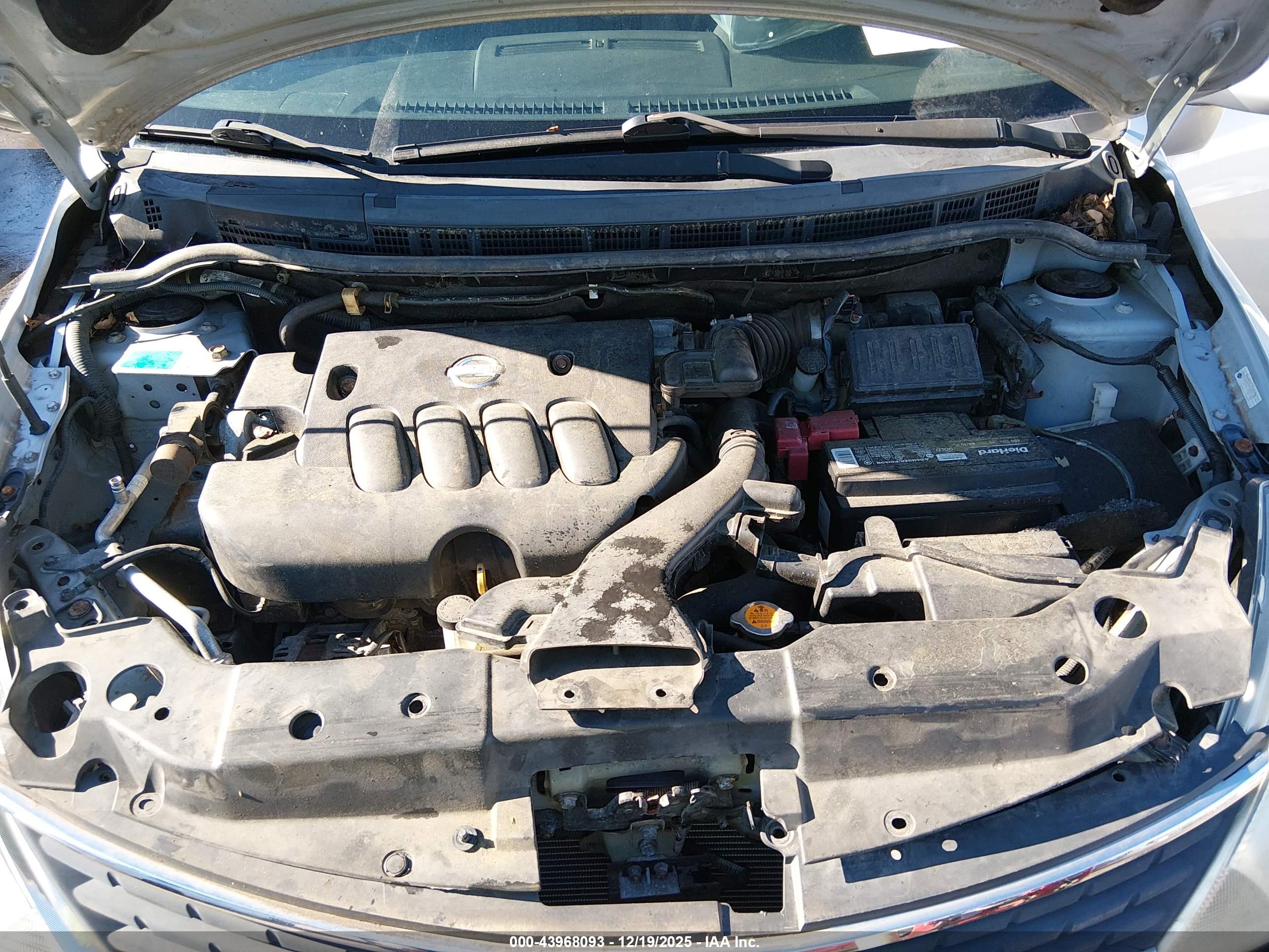 NISSAN VERSA image 10