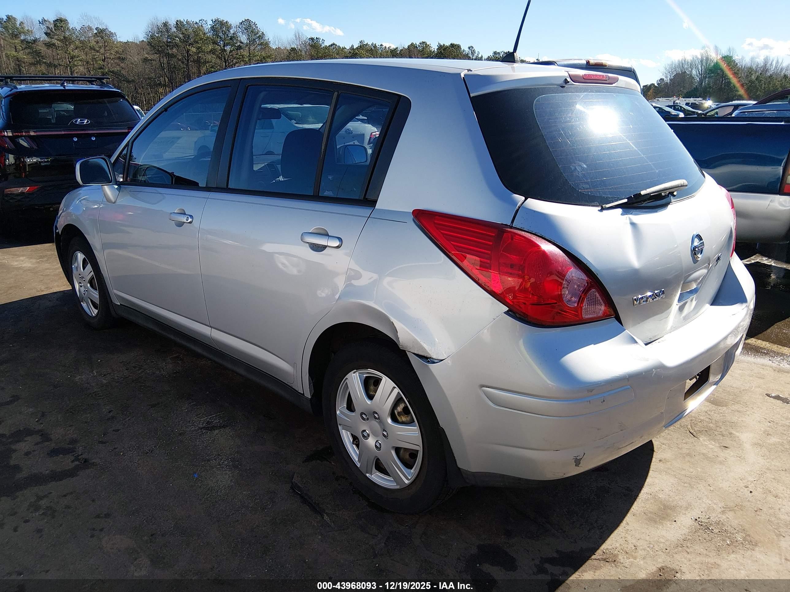 NISSAN VERSA image 3