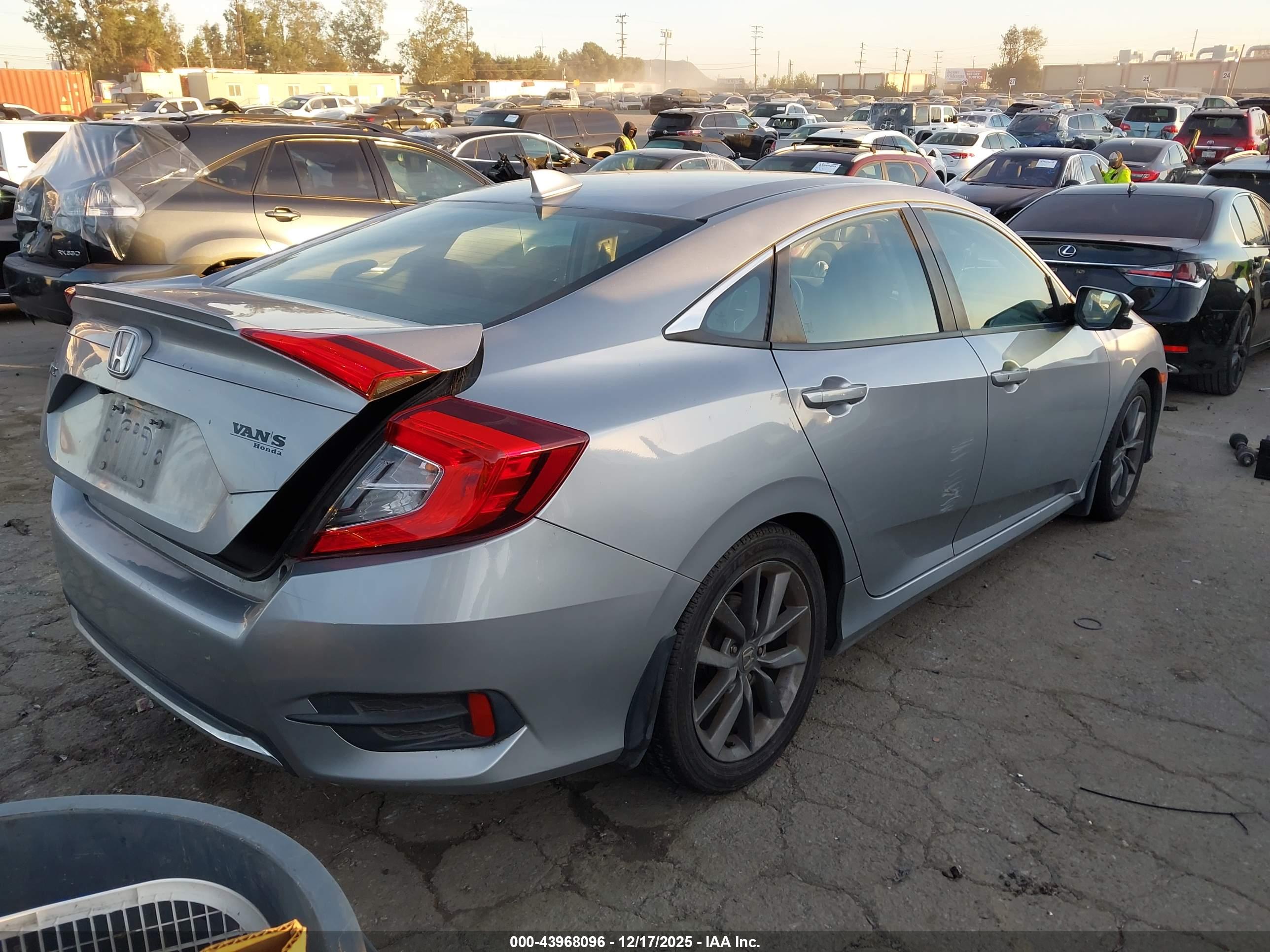 HONDA CIVIC image 4