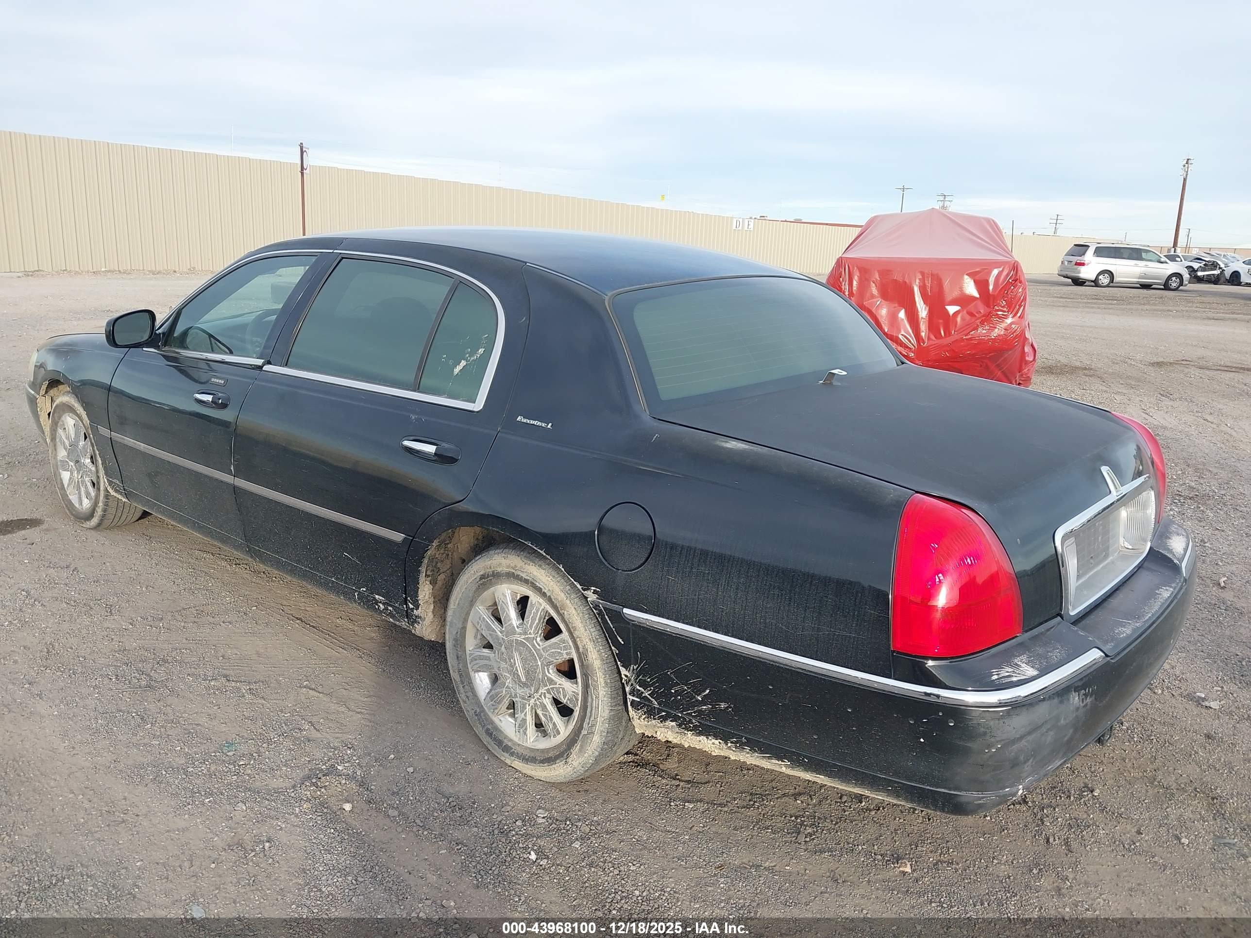LINCOLN TOWN image 3