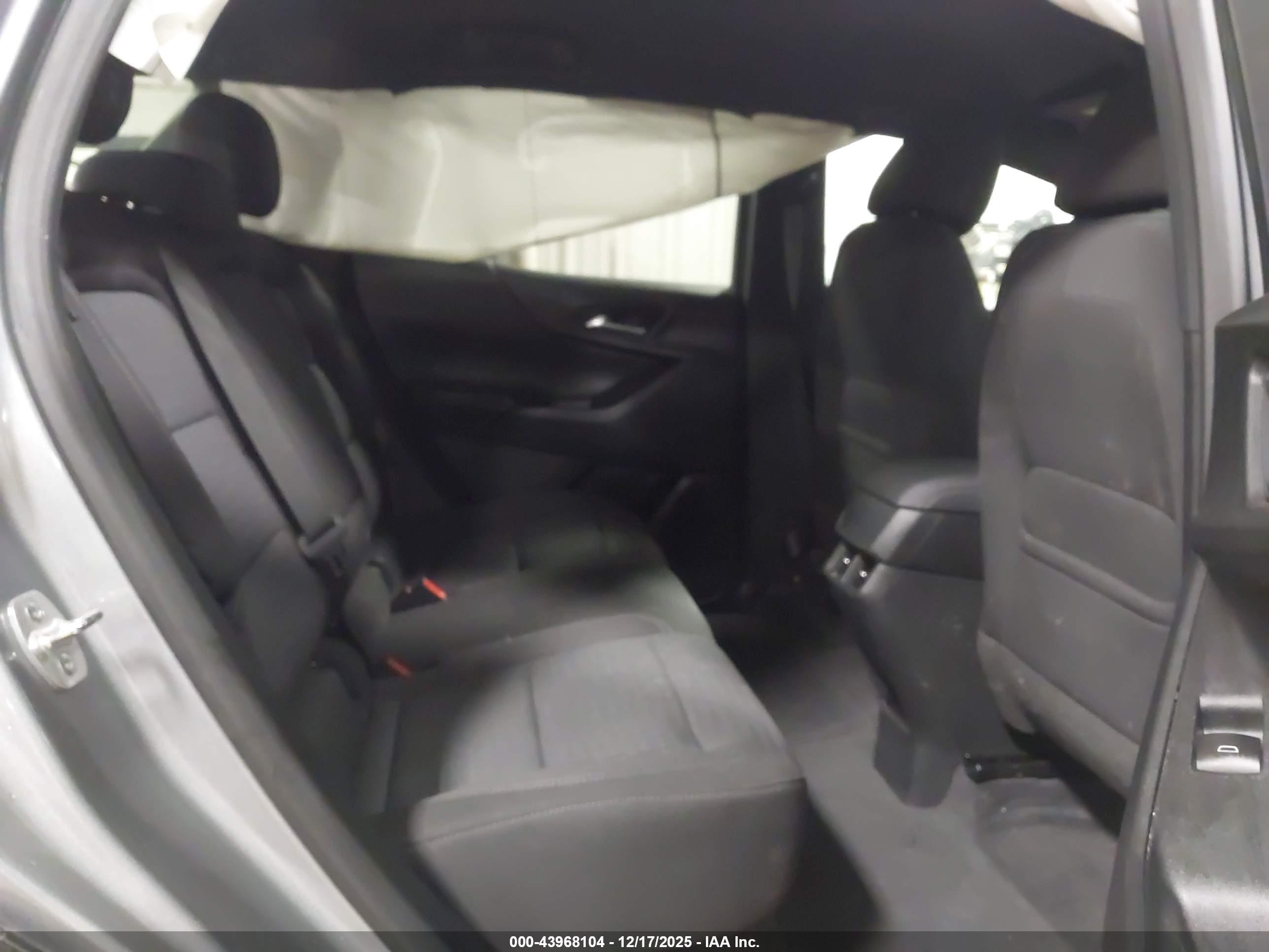 CHEVROLET EQUINOX image 8