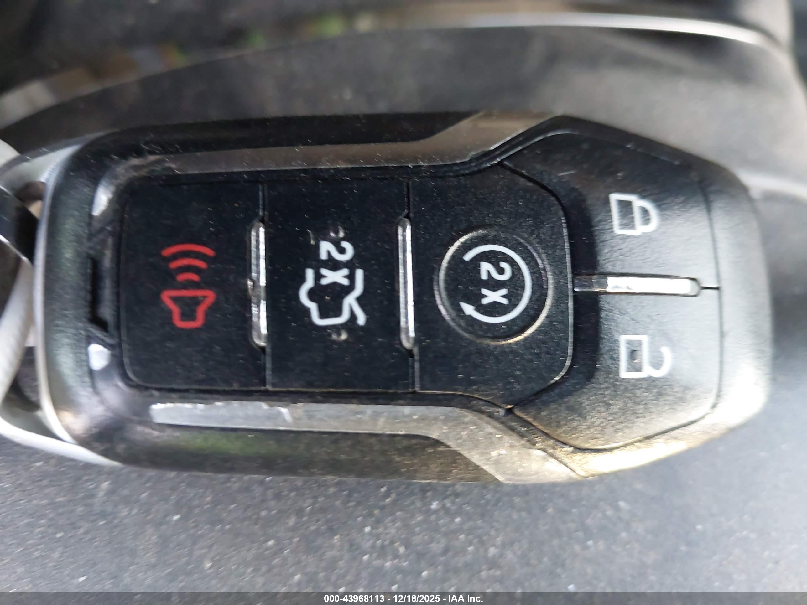 FORD FUSION image 11