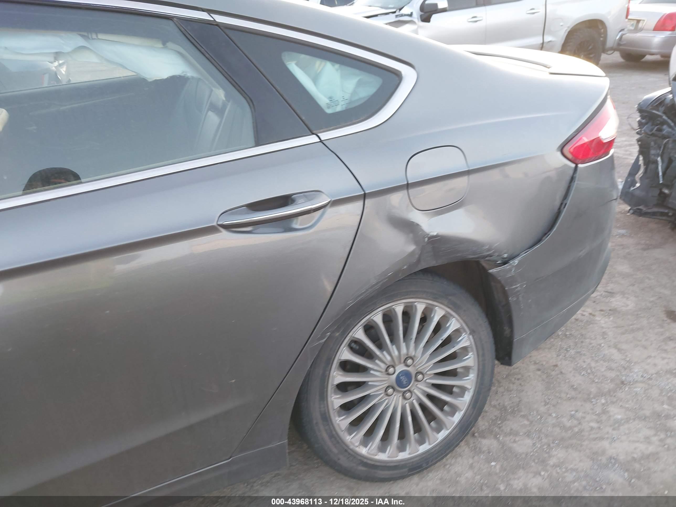 FORD FUSION image 6