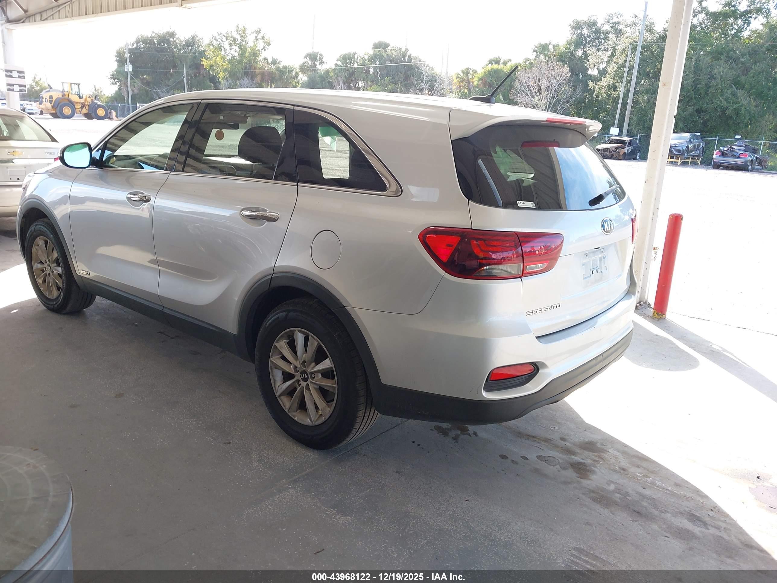 KIA SORENTO image 3