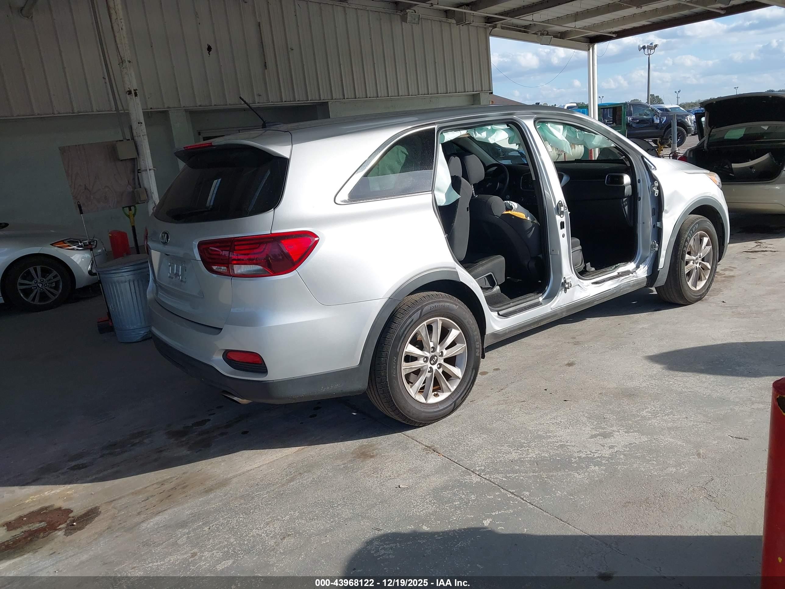 KIA SORENTO image 4