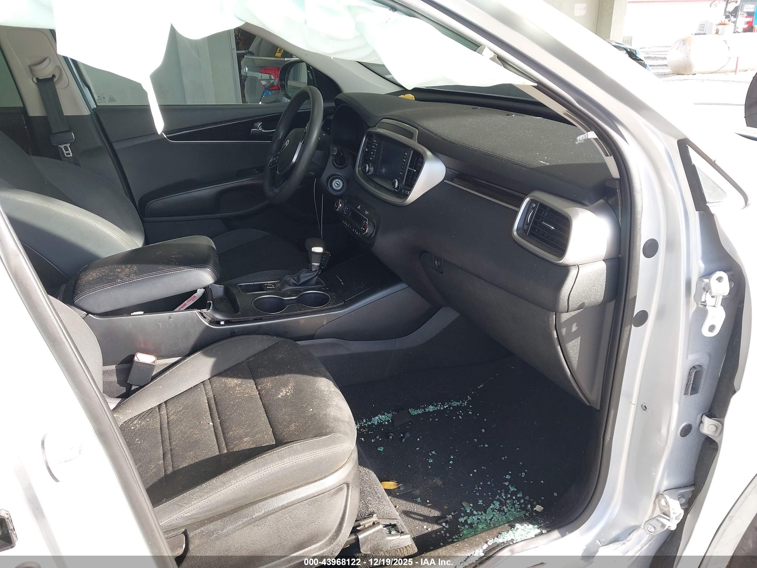 KIA SORENTO image 5