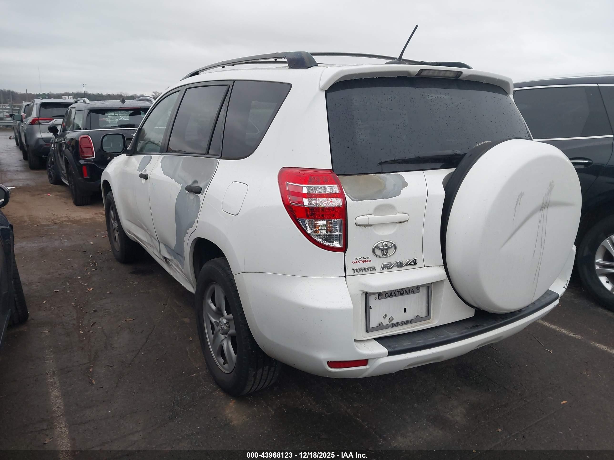 TOYOTA RAV4 image 3