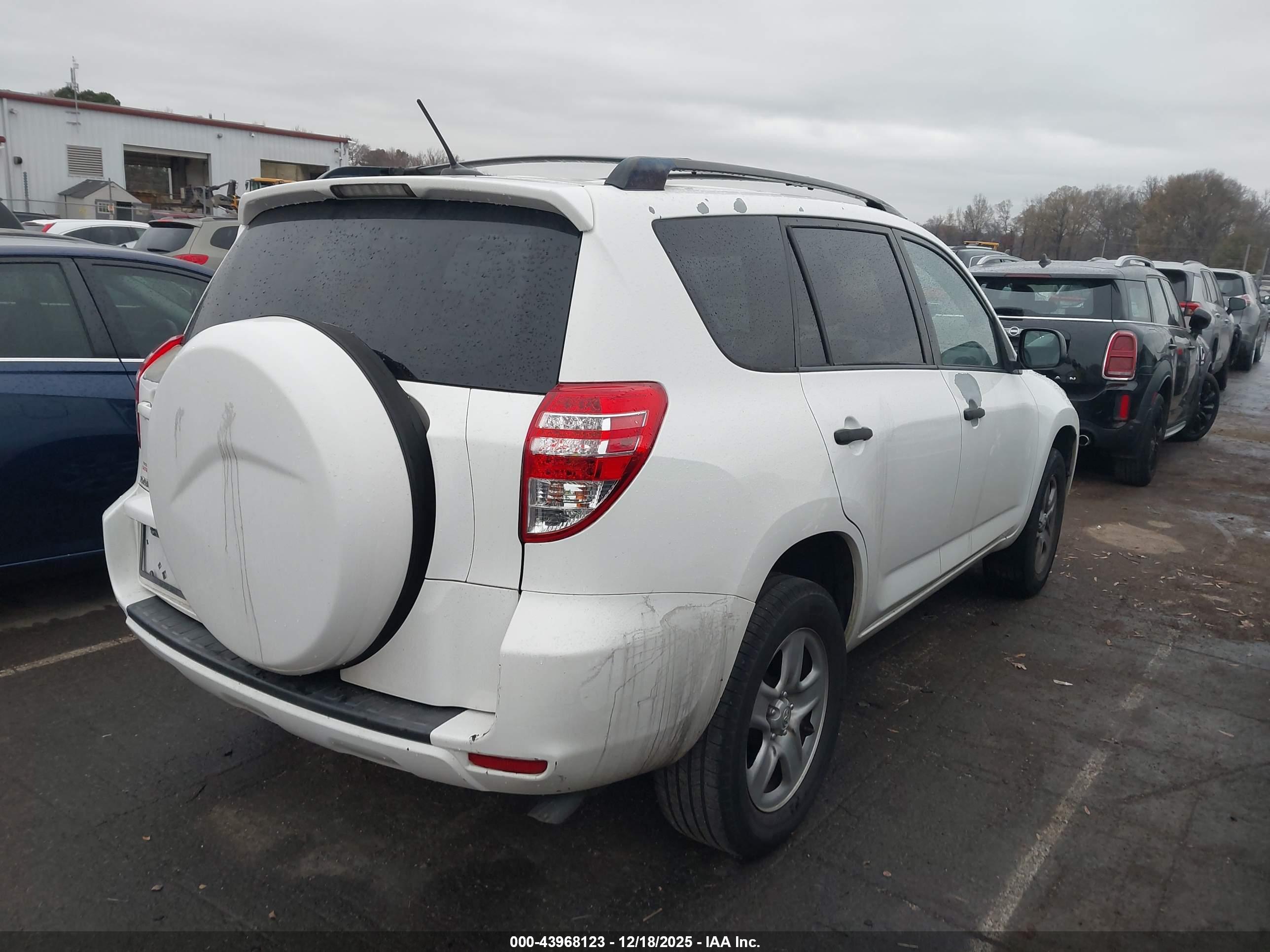 TOYOTA RAV4 image 4