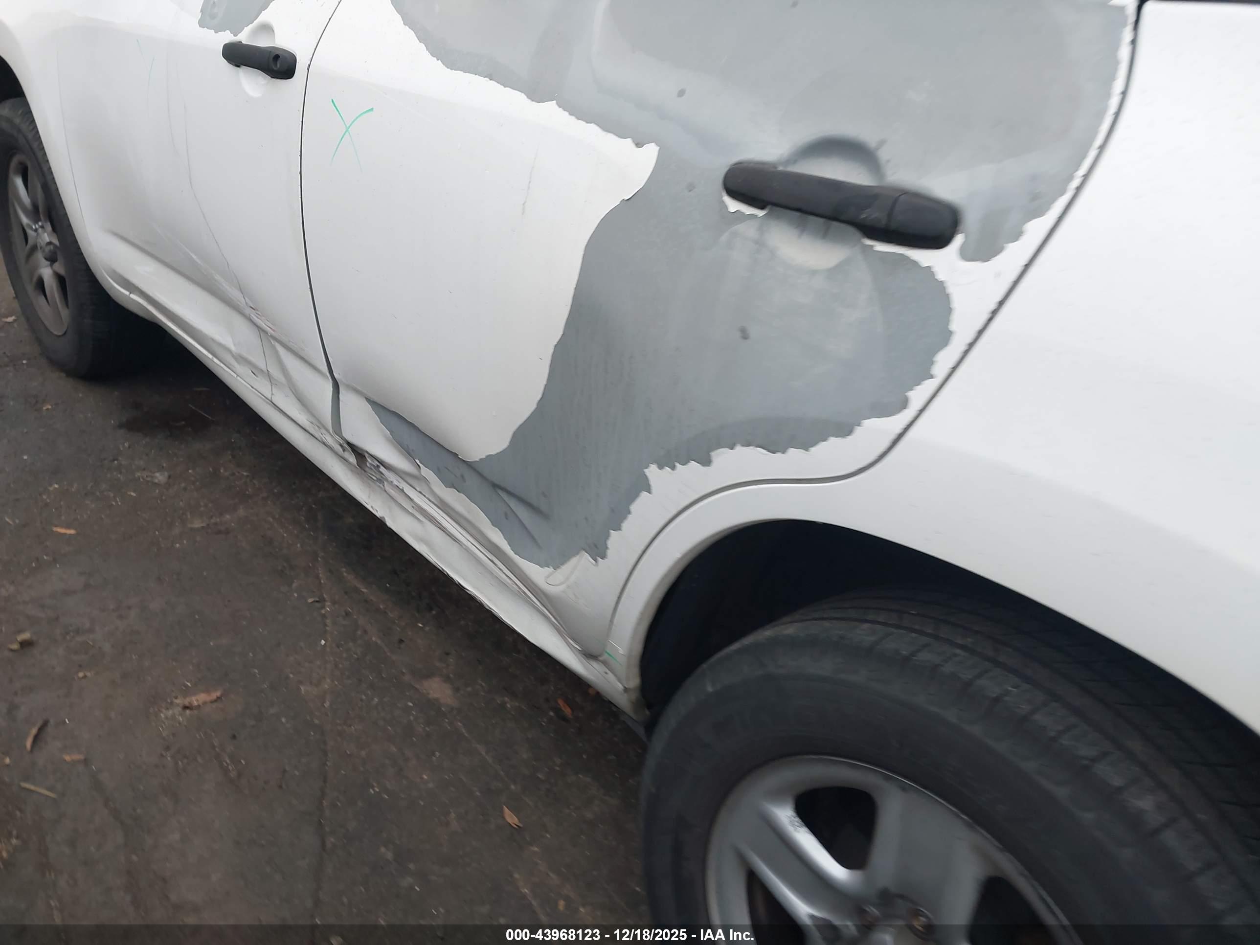 TOYOTA RAV4 image 6