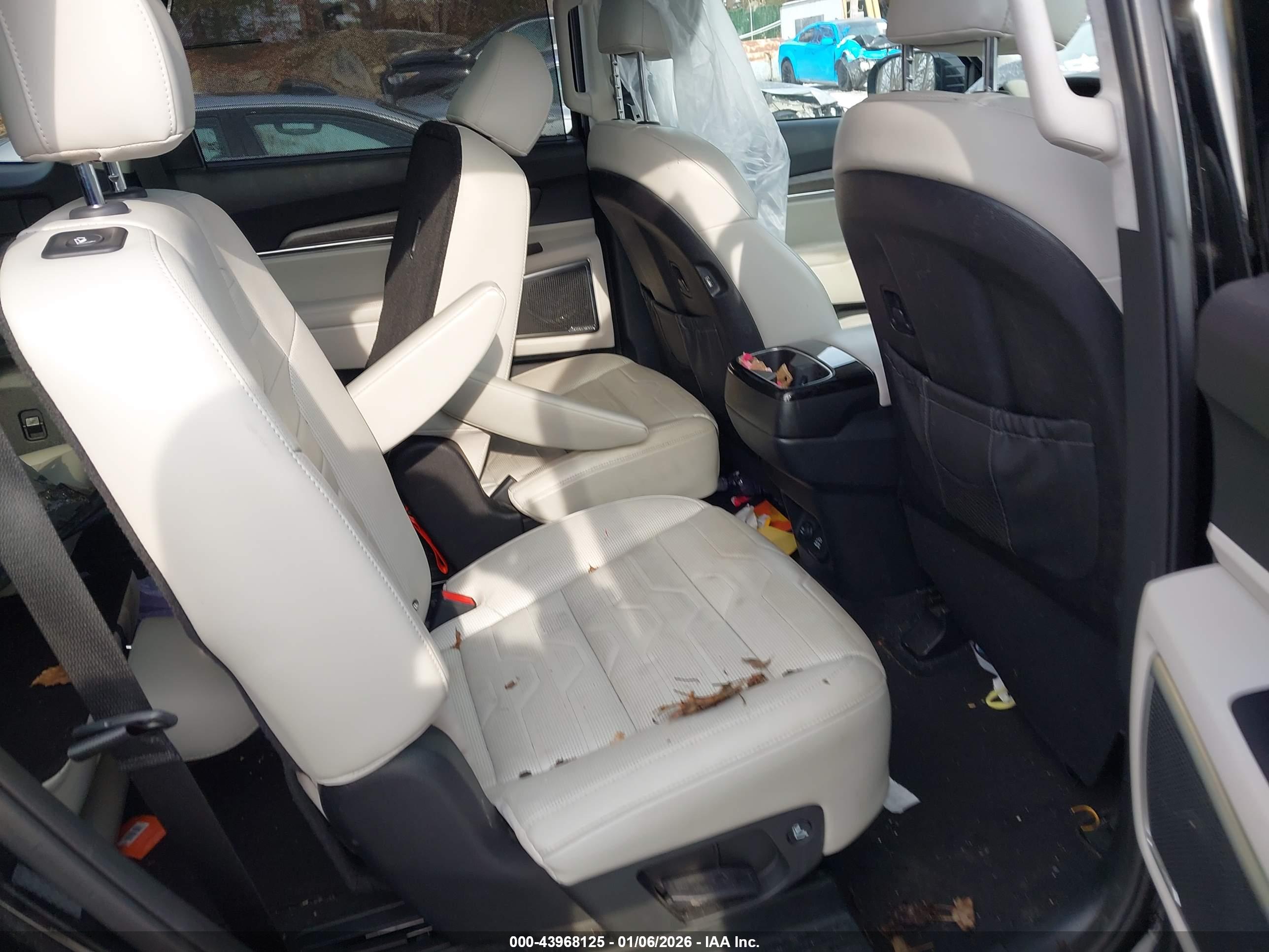 KIA TELLURIDE image 8