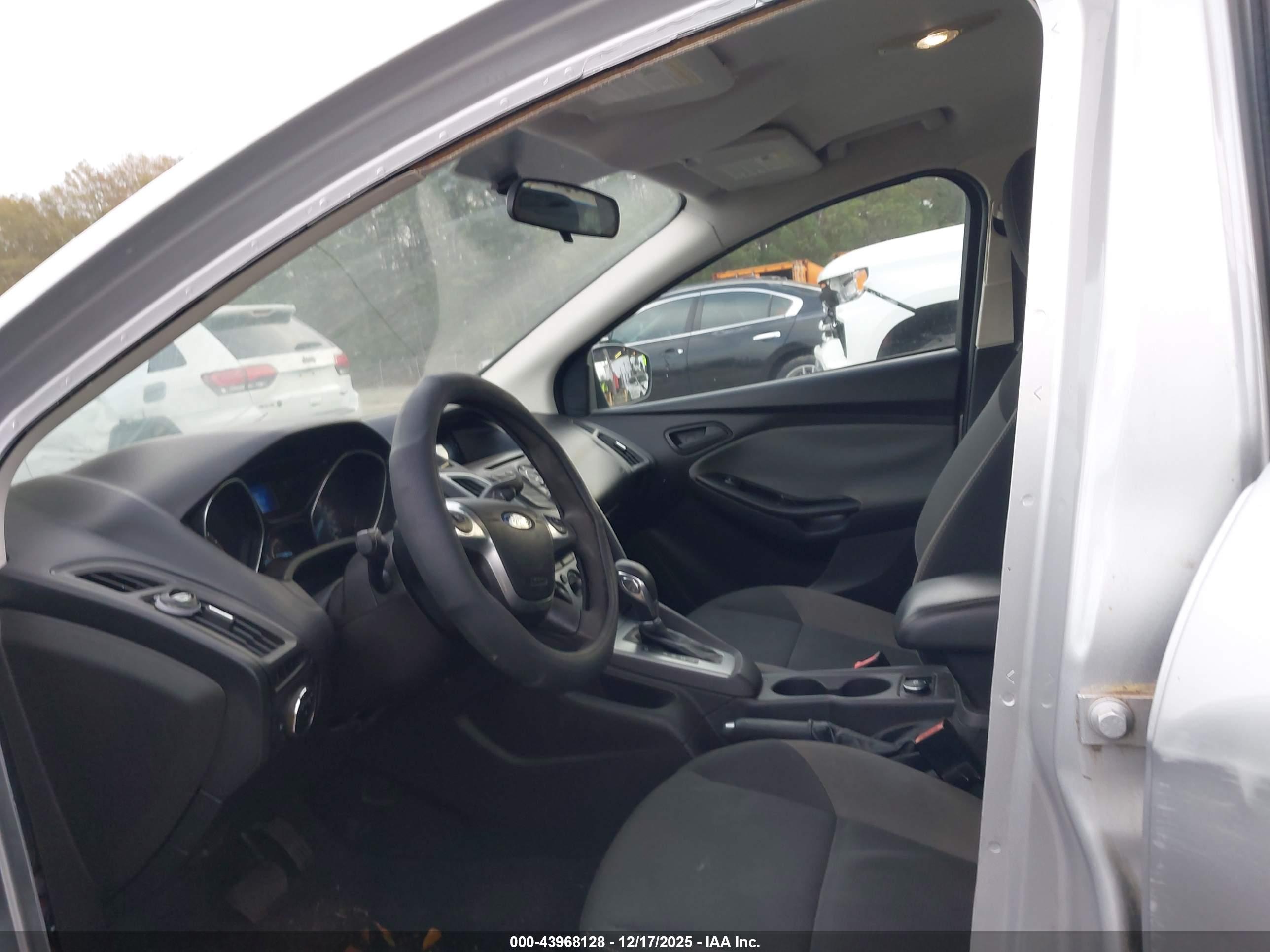 FORD FOCUS image 5