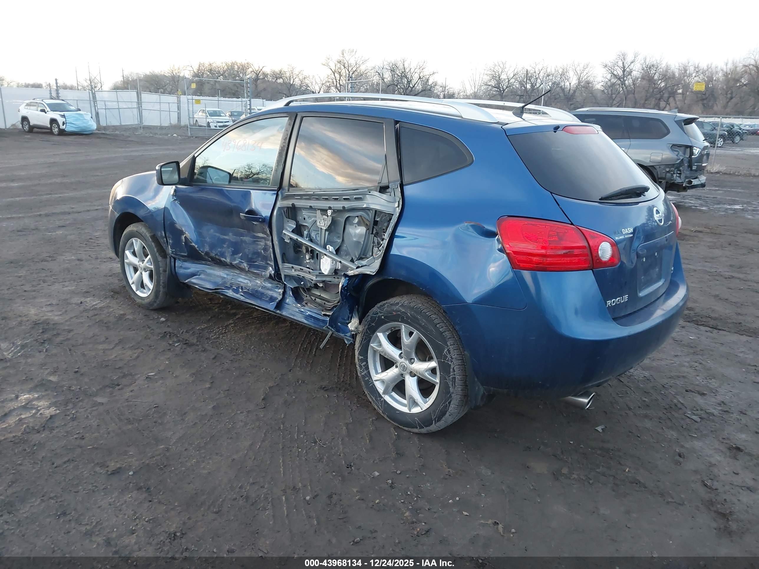 NISSAN ROGUE image 3