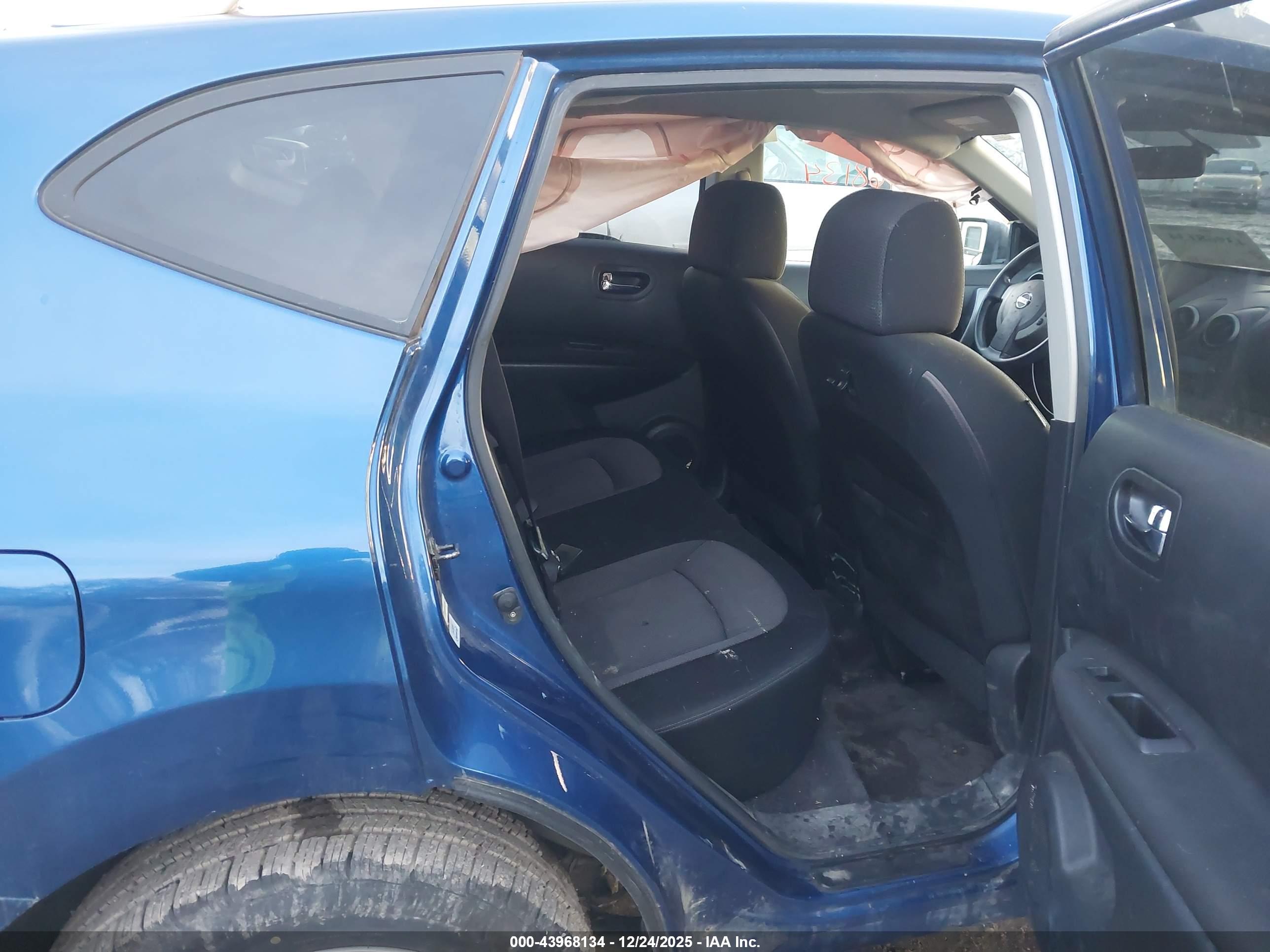 NISSAN ROGUE image 8