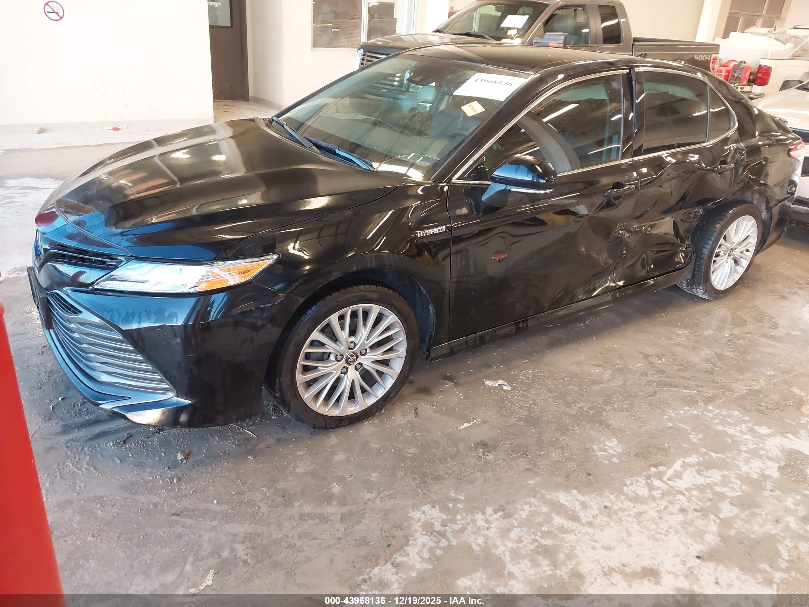 TOYOTA CAMRY image 2