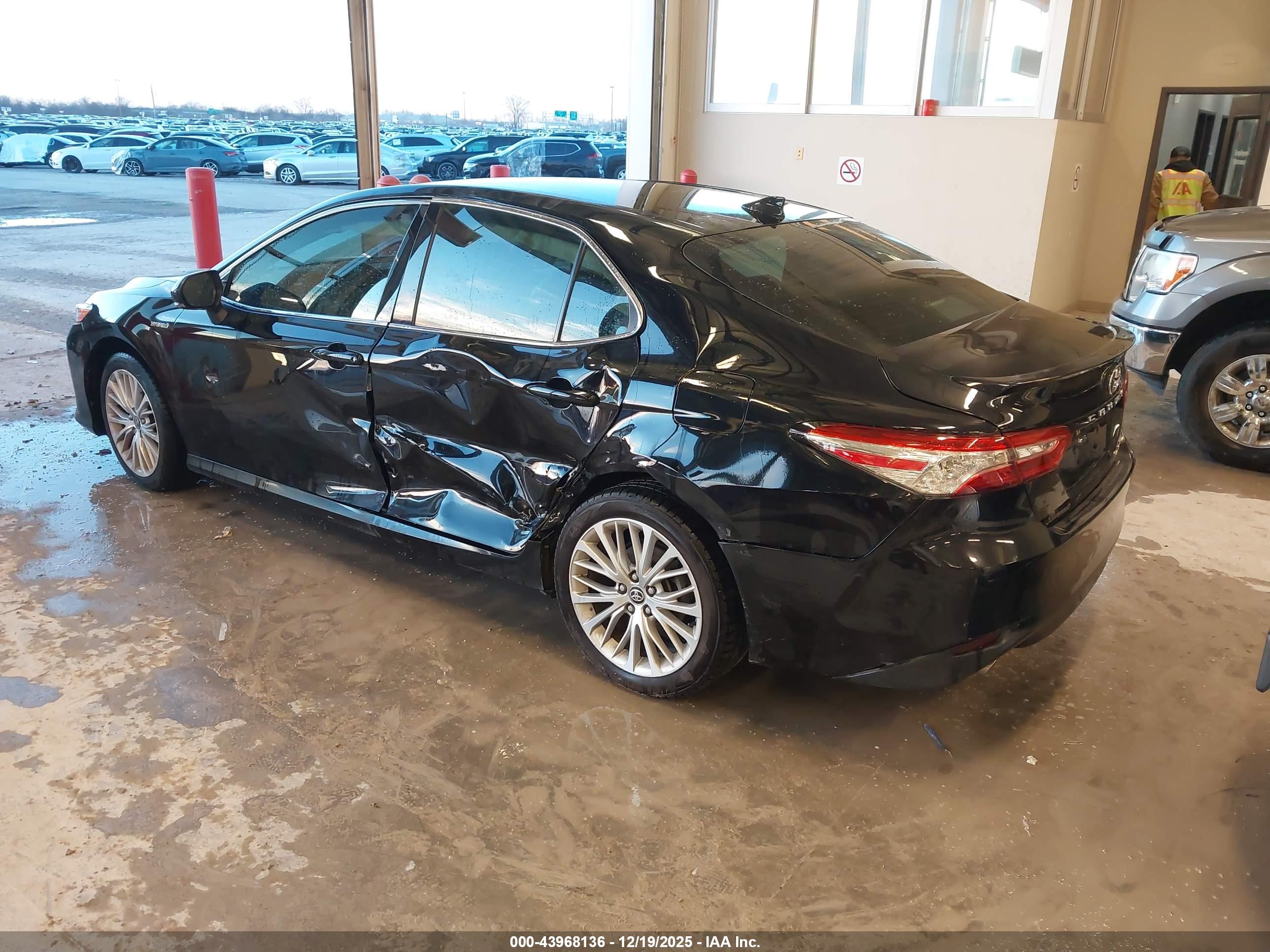 TOYOTA CAMRY image 3