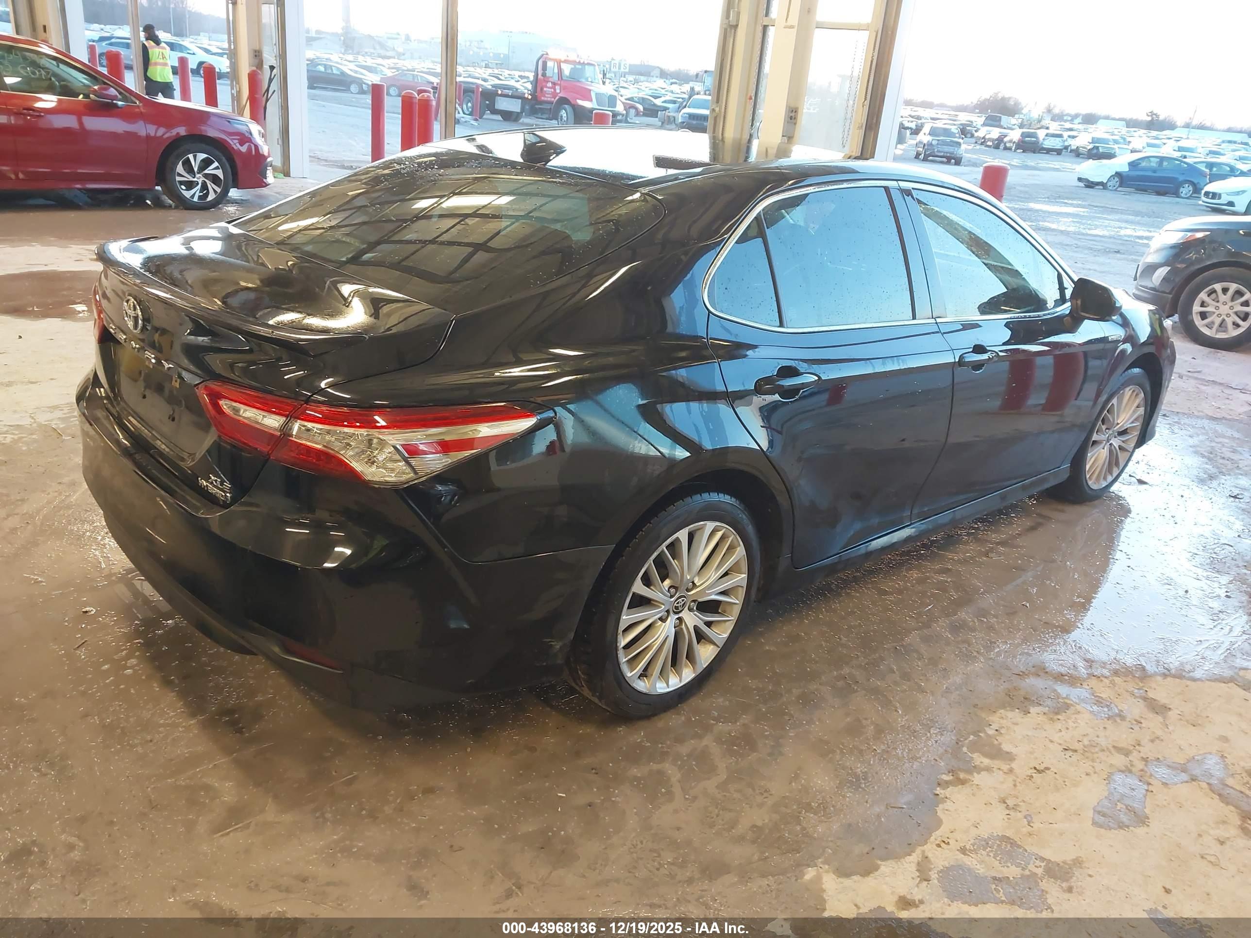 TOYOTA CAMRY image 4