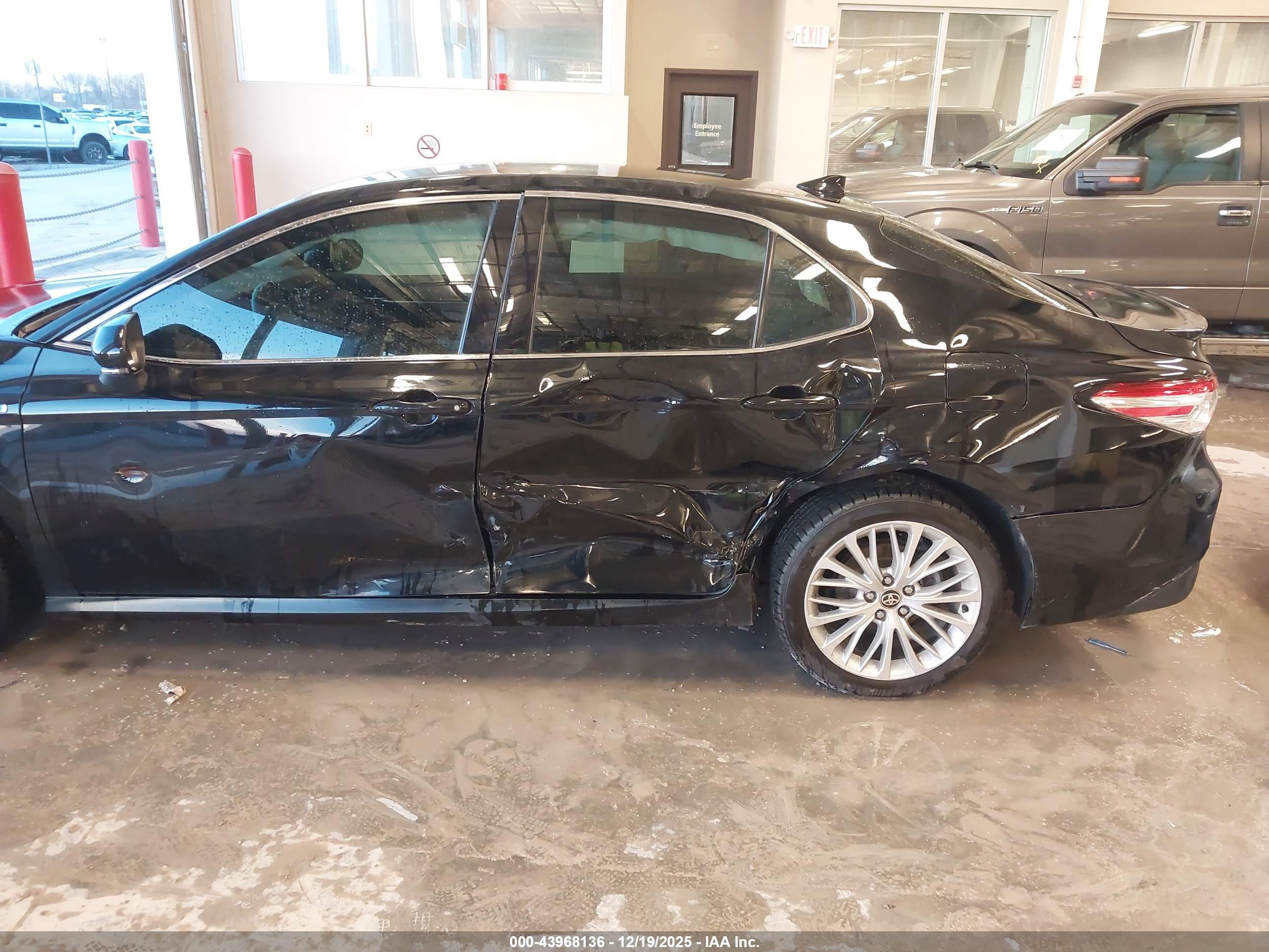 TOYOTA CAMRY image 6
