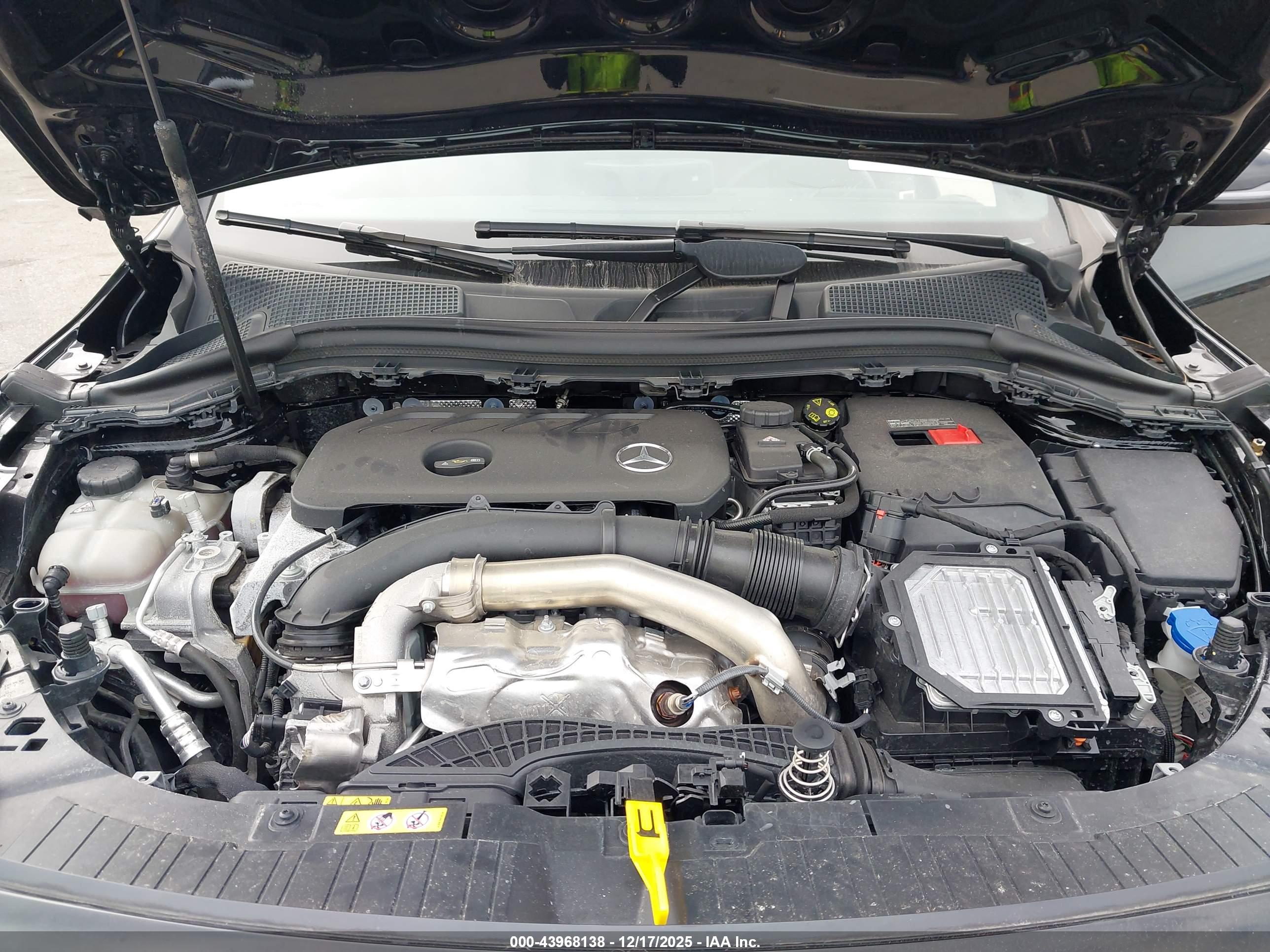 MERCEDES-BENZ GLA image 10