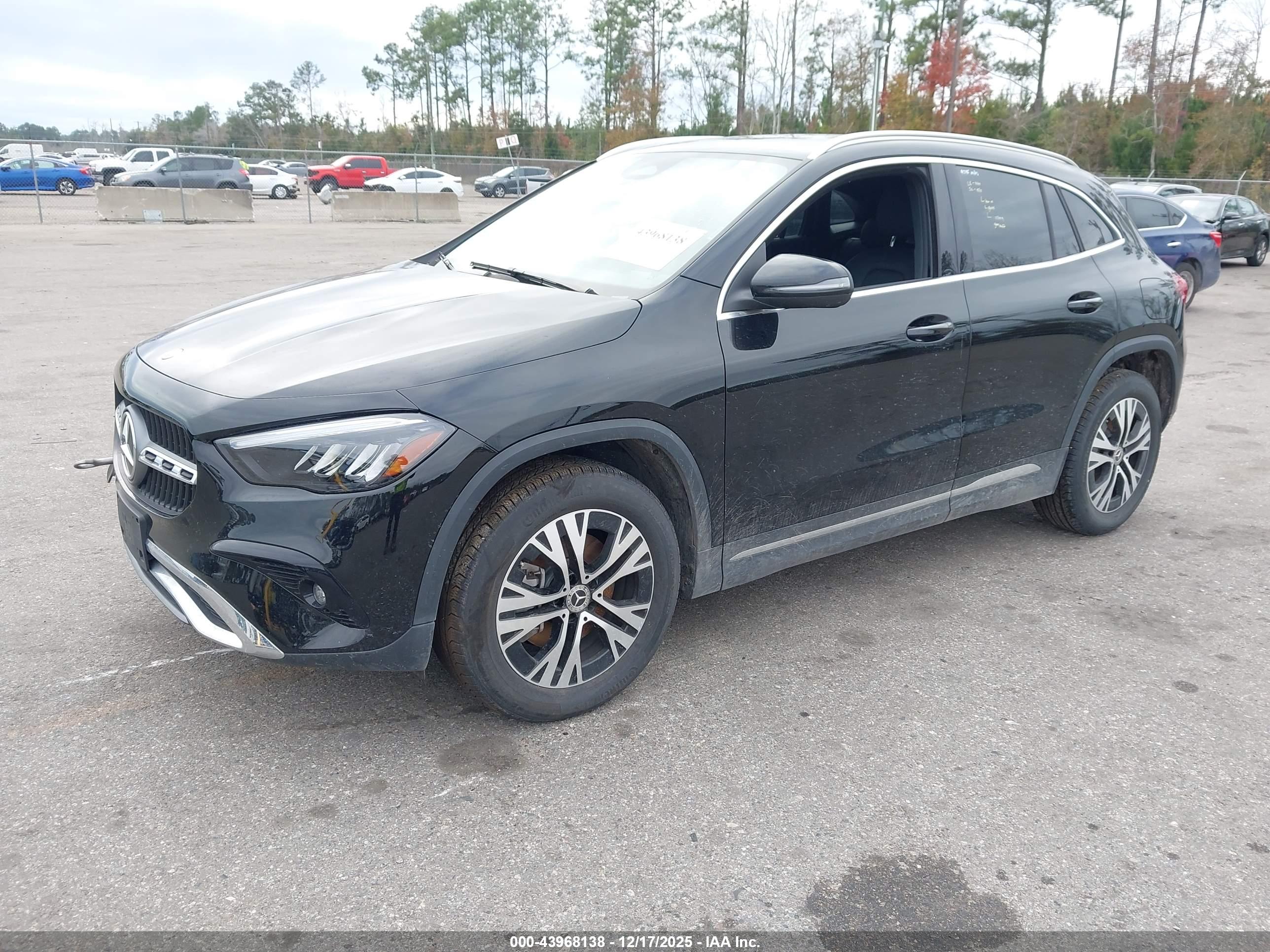 MERCEDES-BENZ GLA image 2