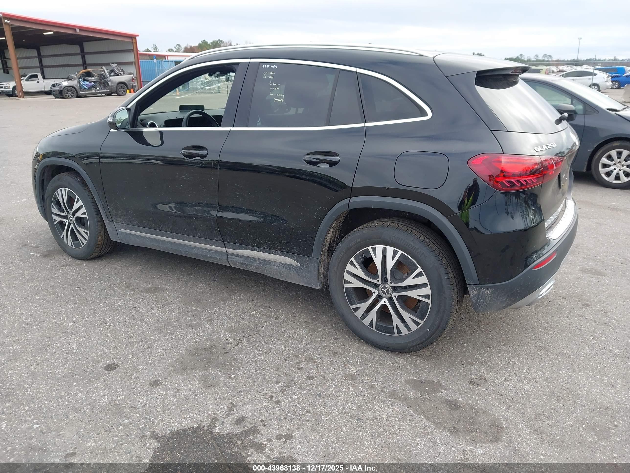 MERCEDES-BENZ GLA image 3