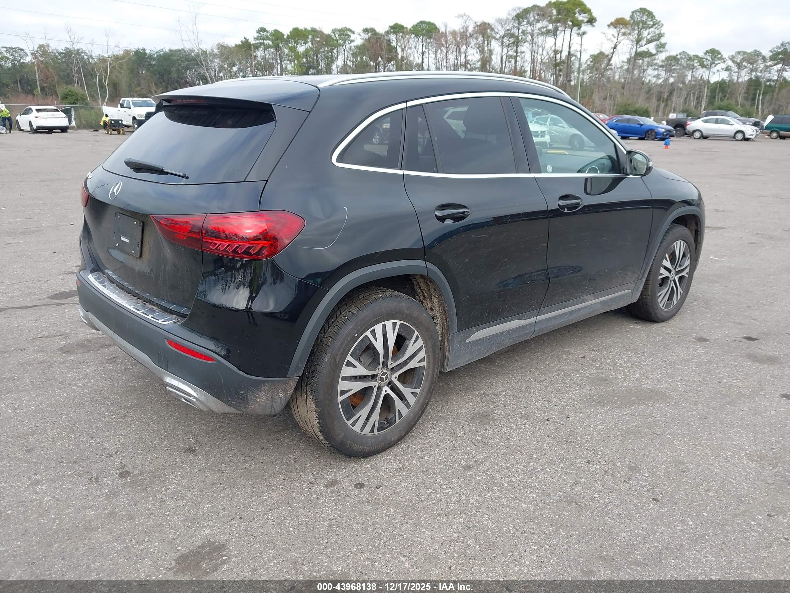 MERCEDES-BENZ GLA image 4